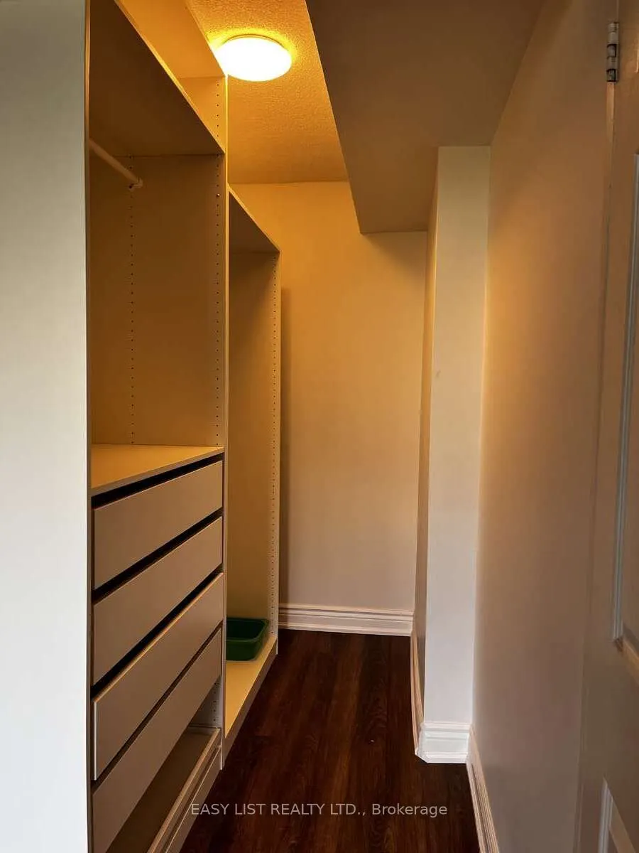 20 Southport Street, #521