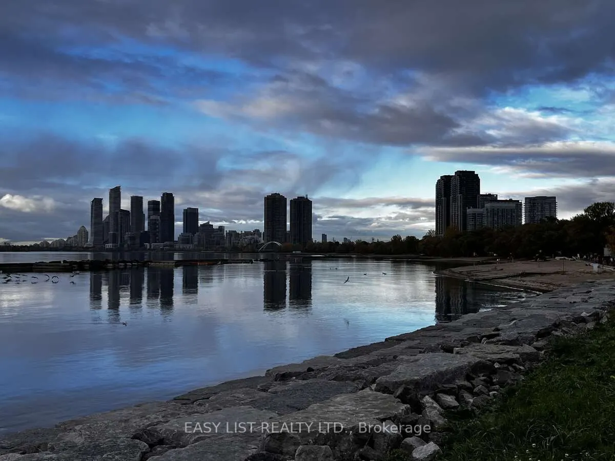 20 Southport Street, #521