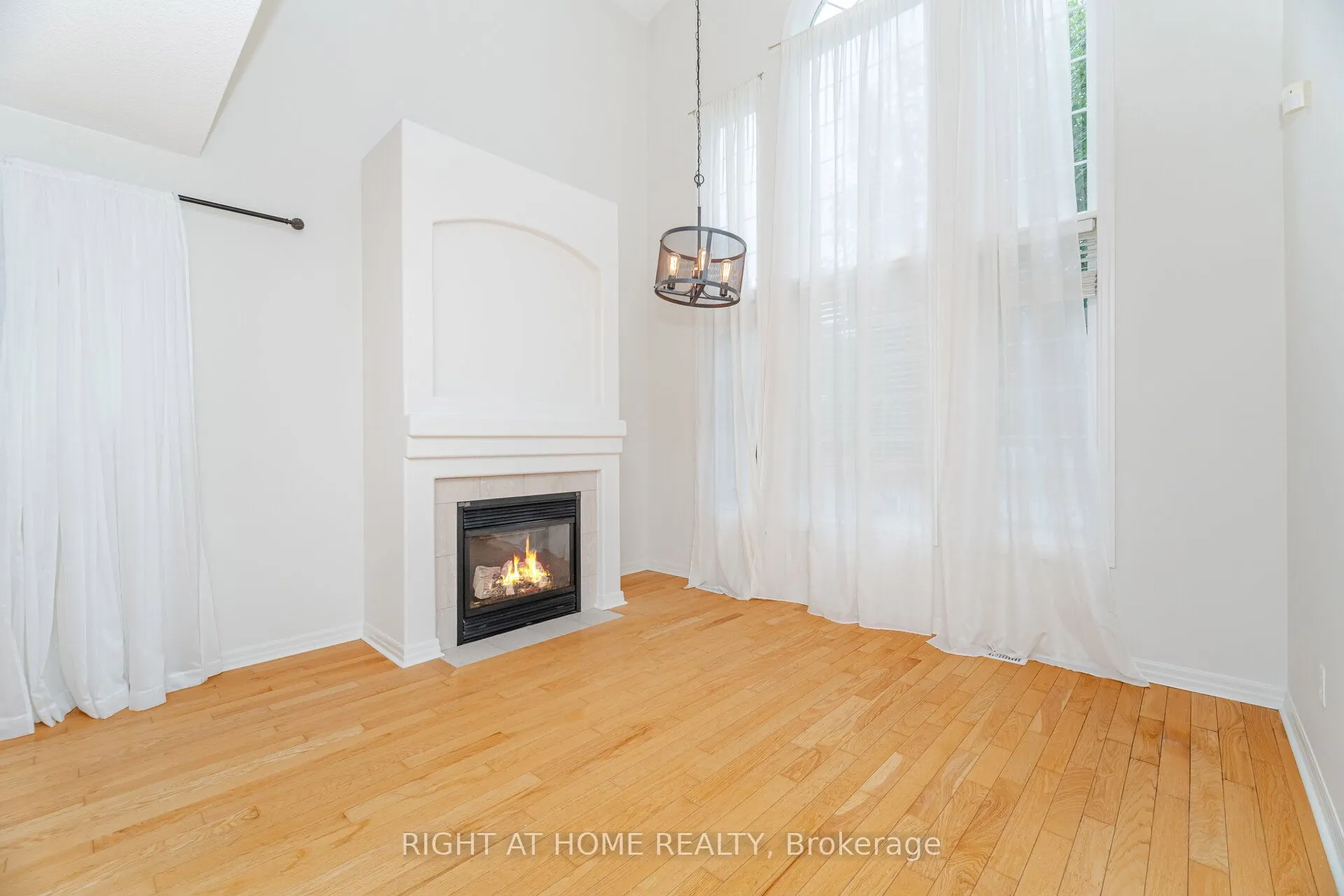 2499 SCOTCH PINE Drive