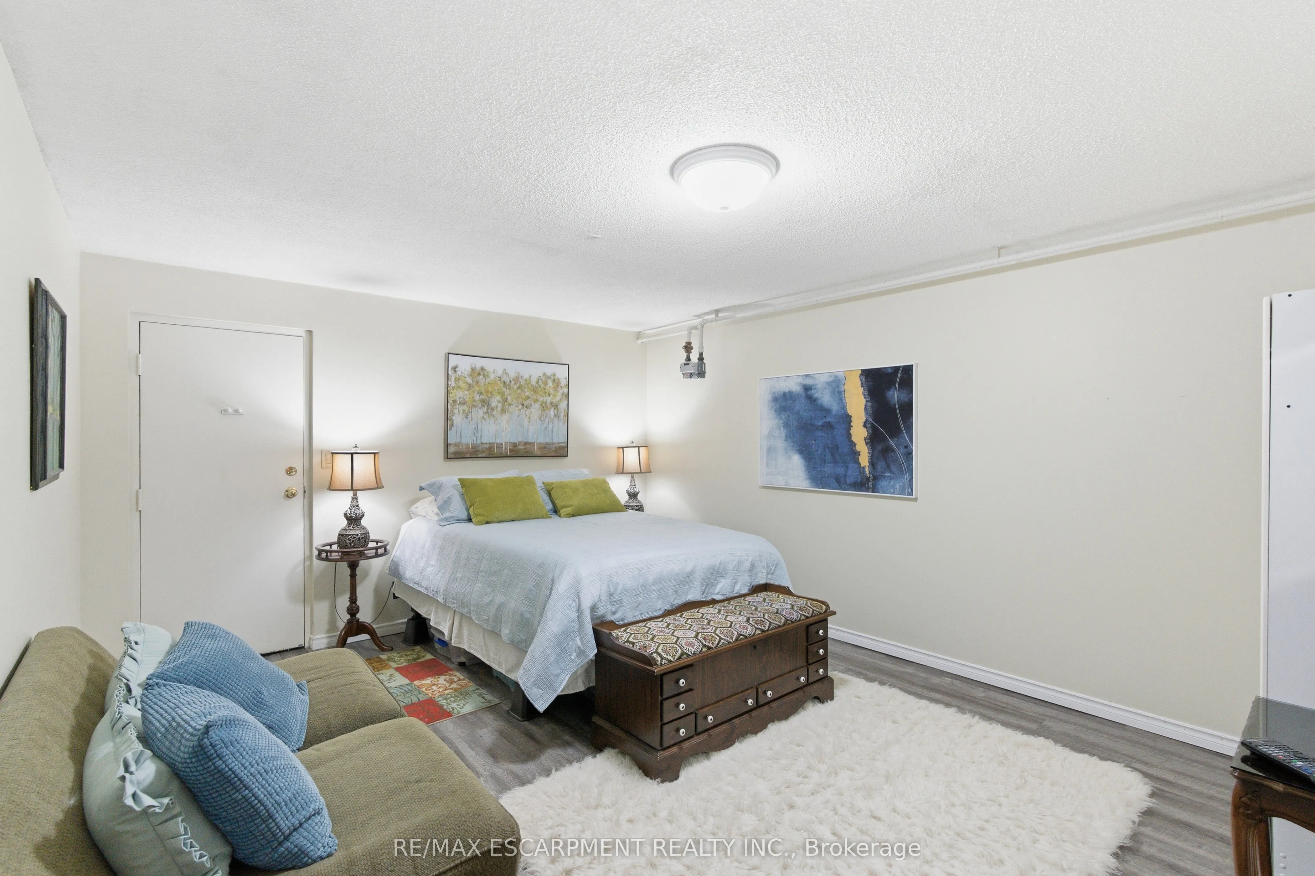 895 Maple Avenue, #537