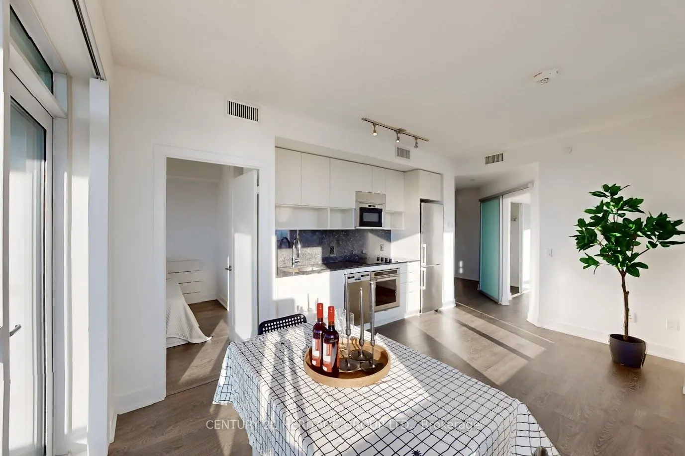 7 Mabelle Avenue, #4302