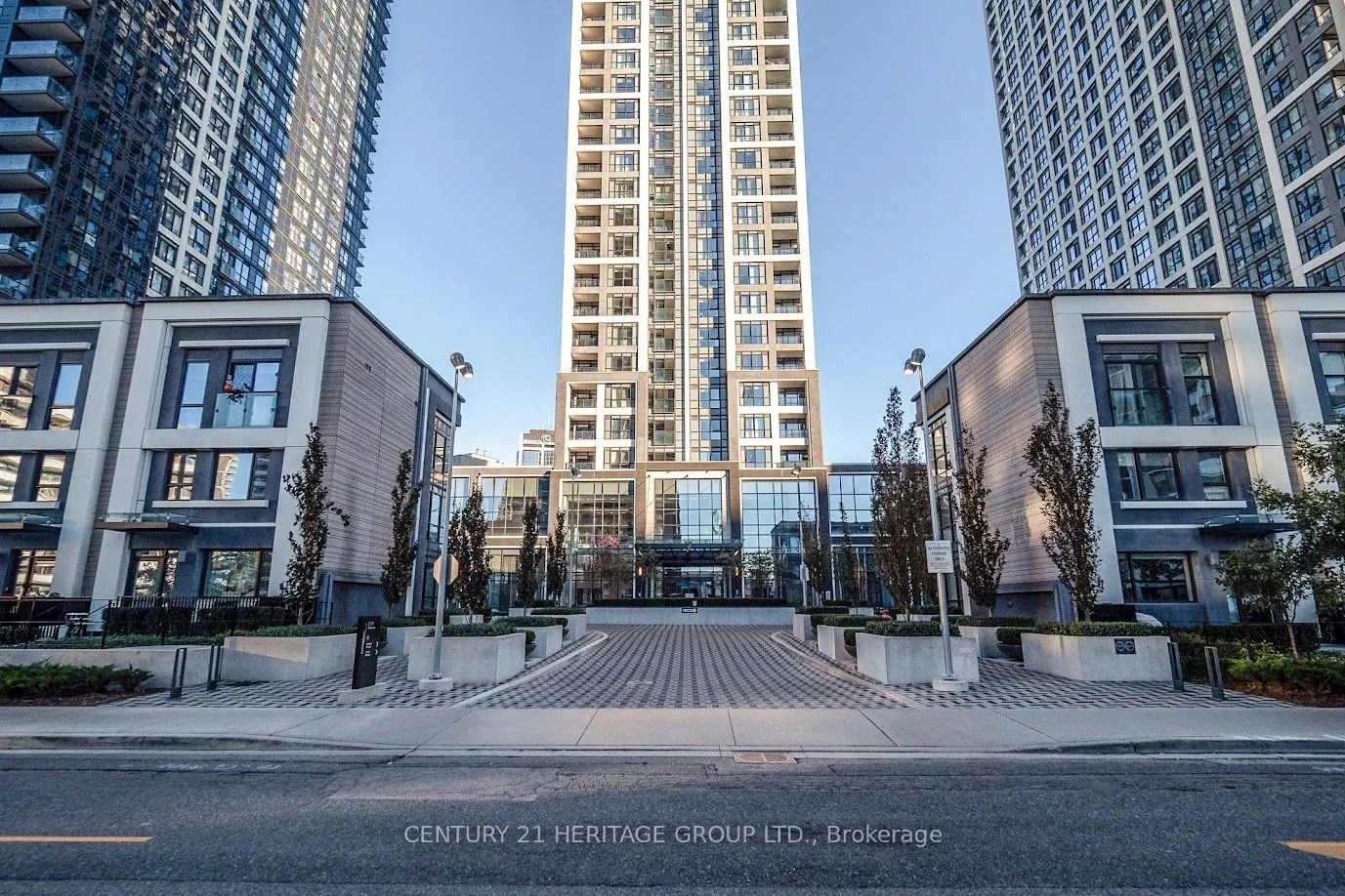 7 Mabelle Avenue, #4302