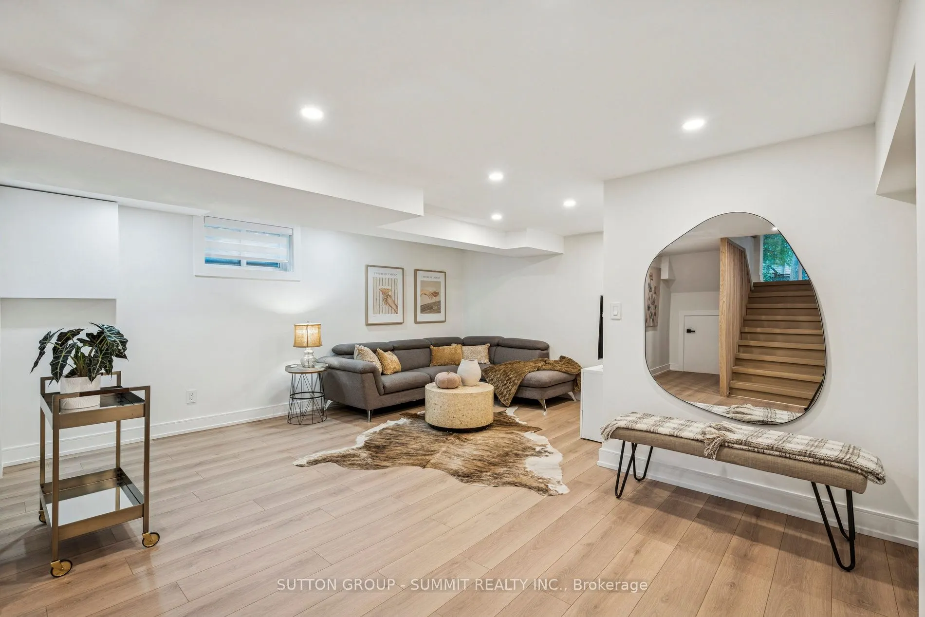 1688 Missenden Crescent