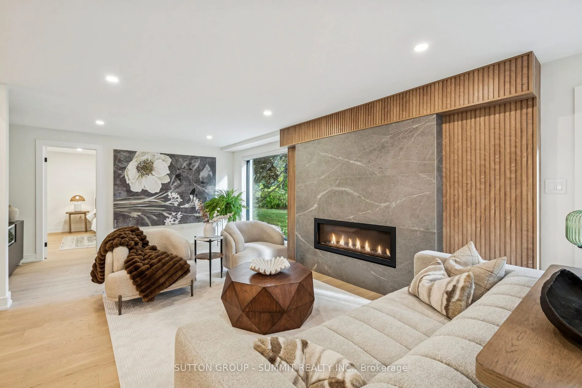 1688 Missenden Crescent