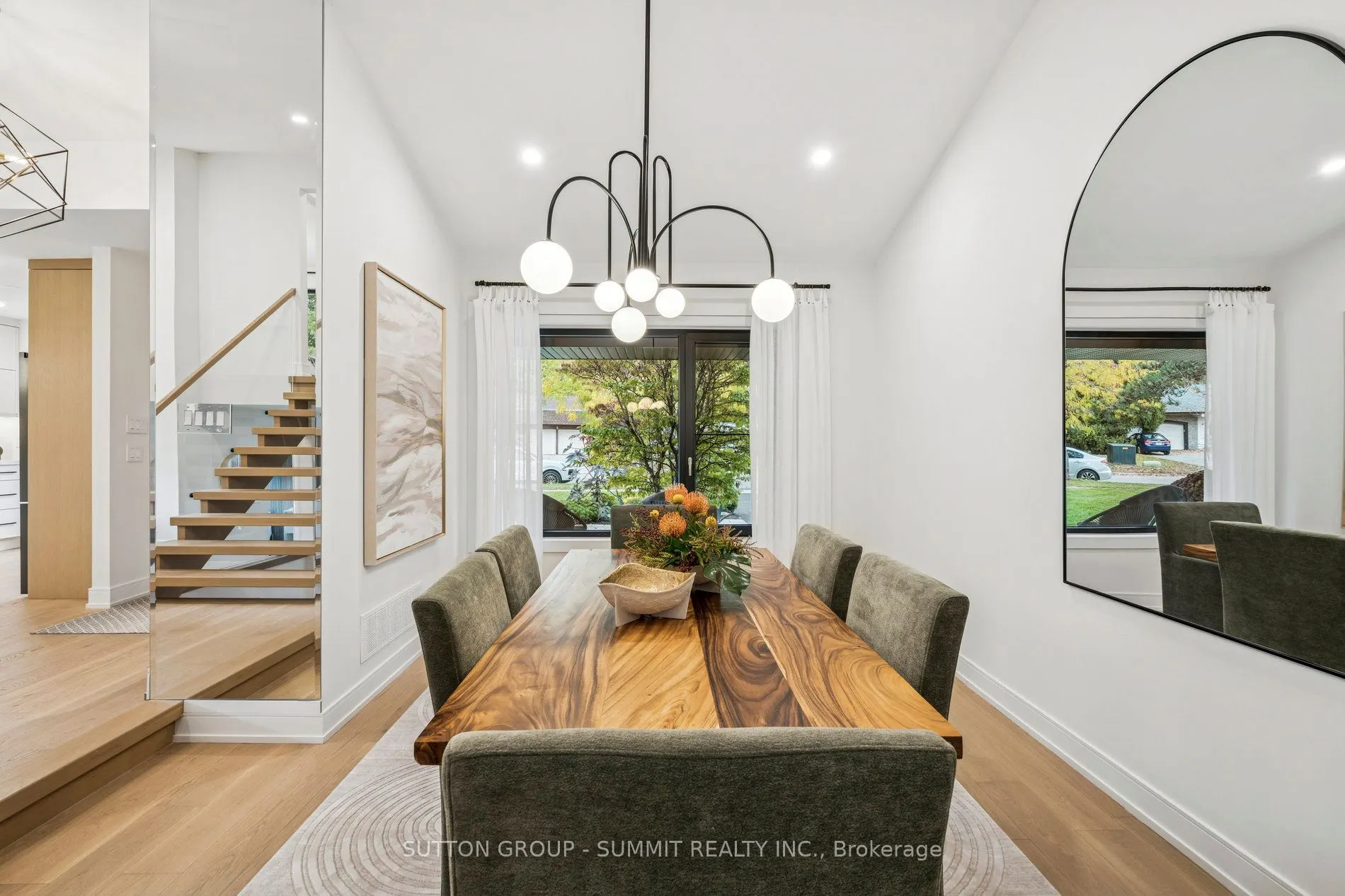 1688 Missenden Crescent