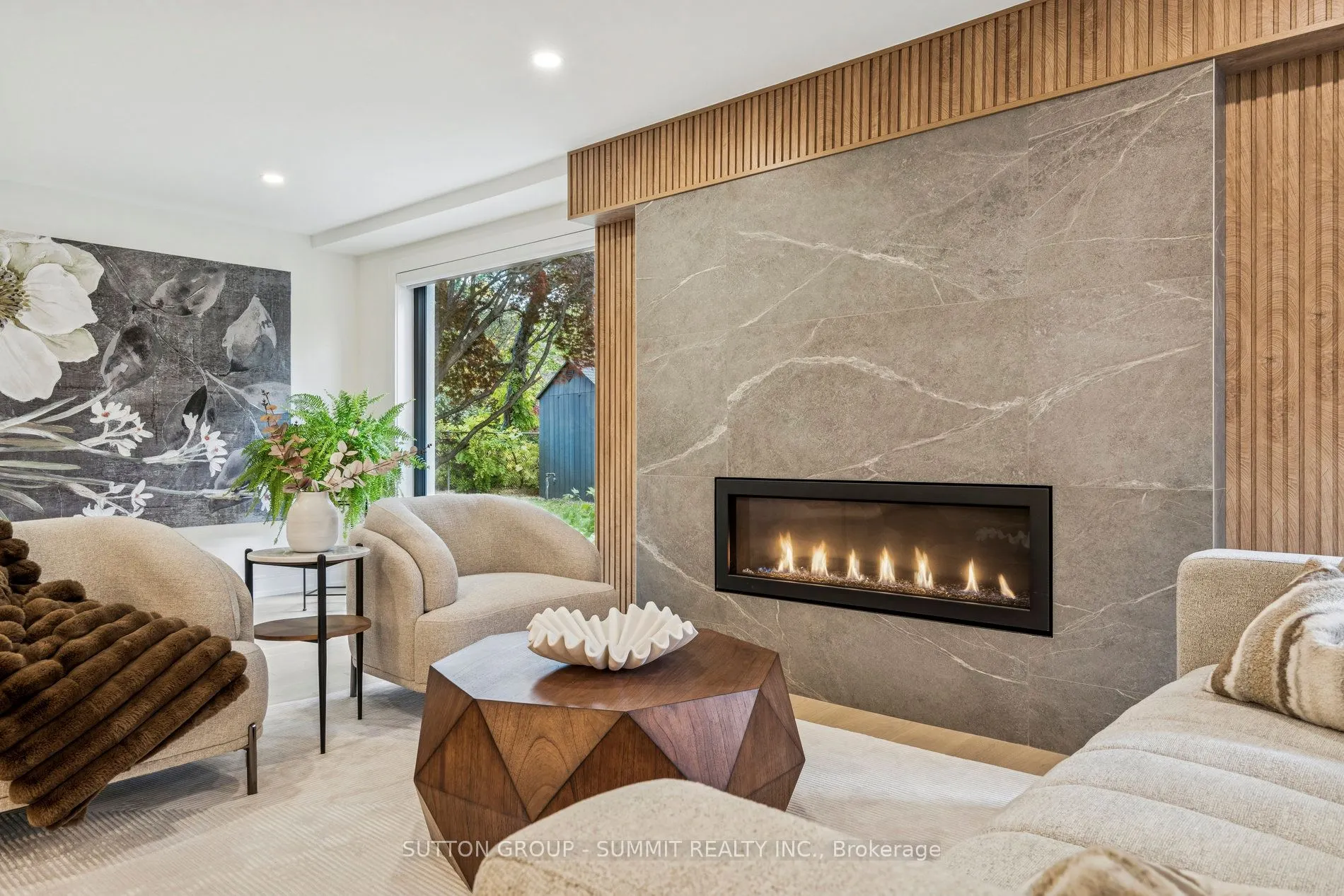 1688 Missenden Crescent