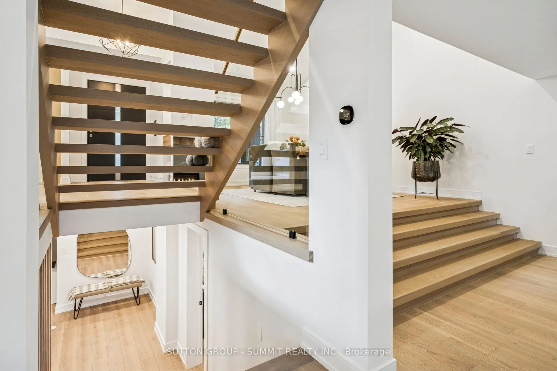 1688 Missenden Crescent