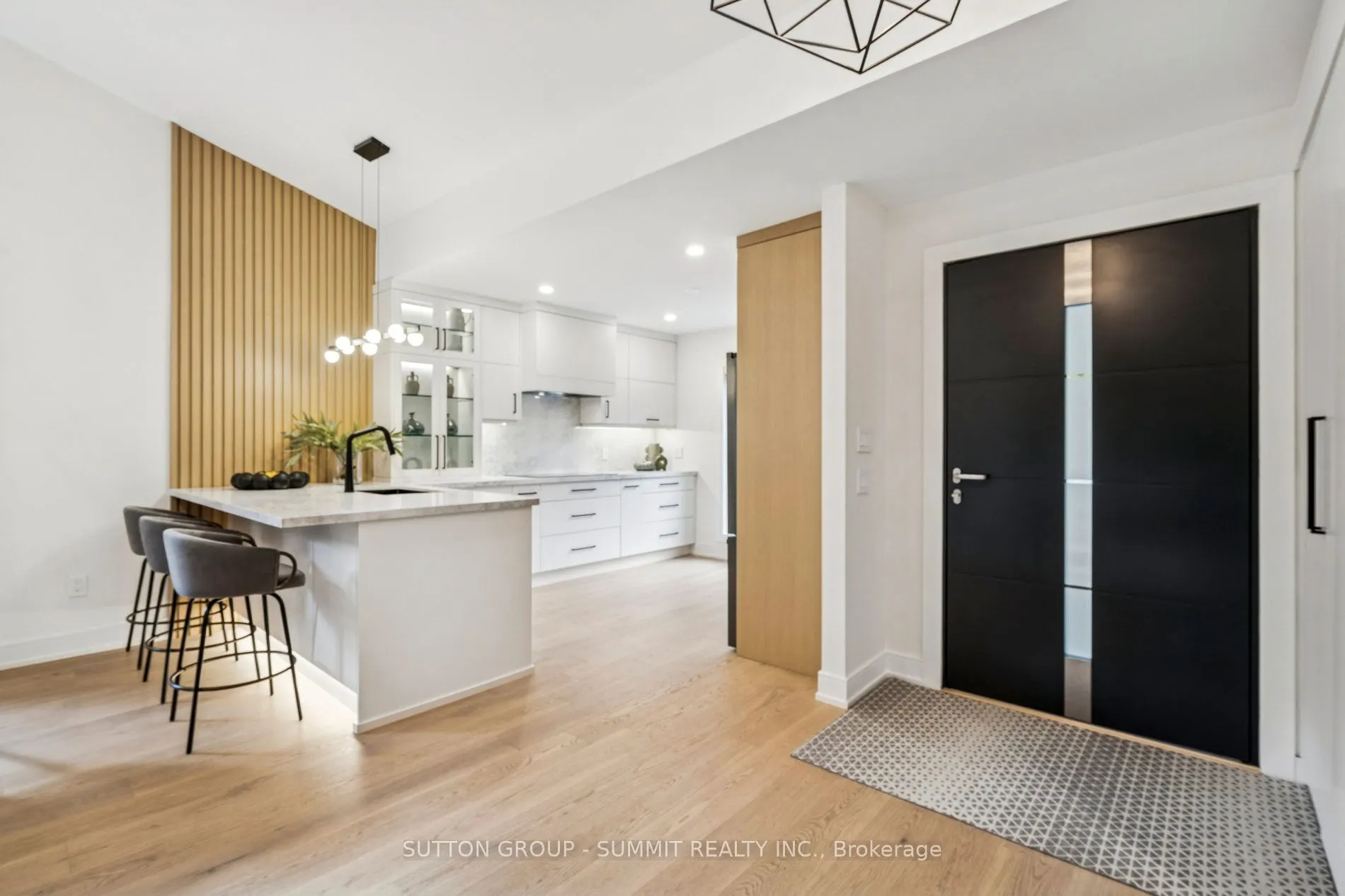 1688 Missenden Crescent