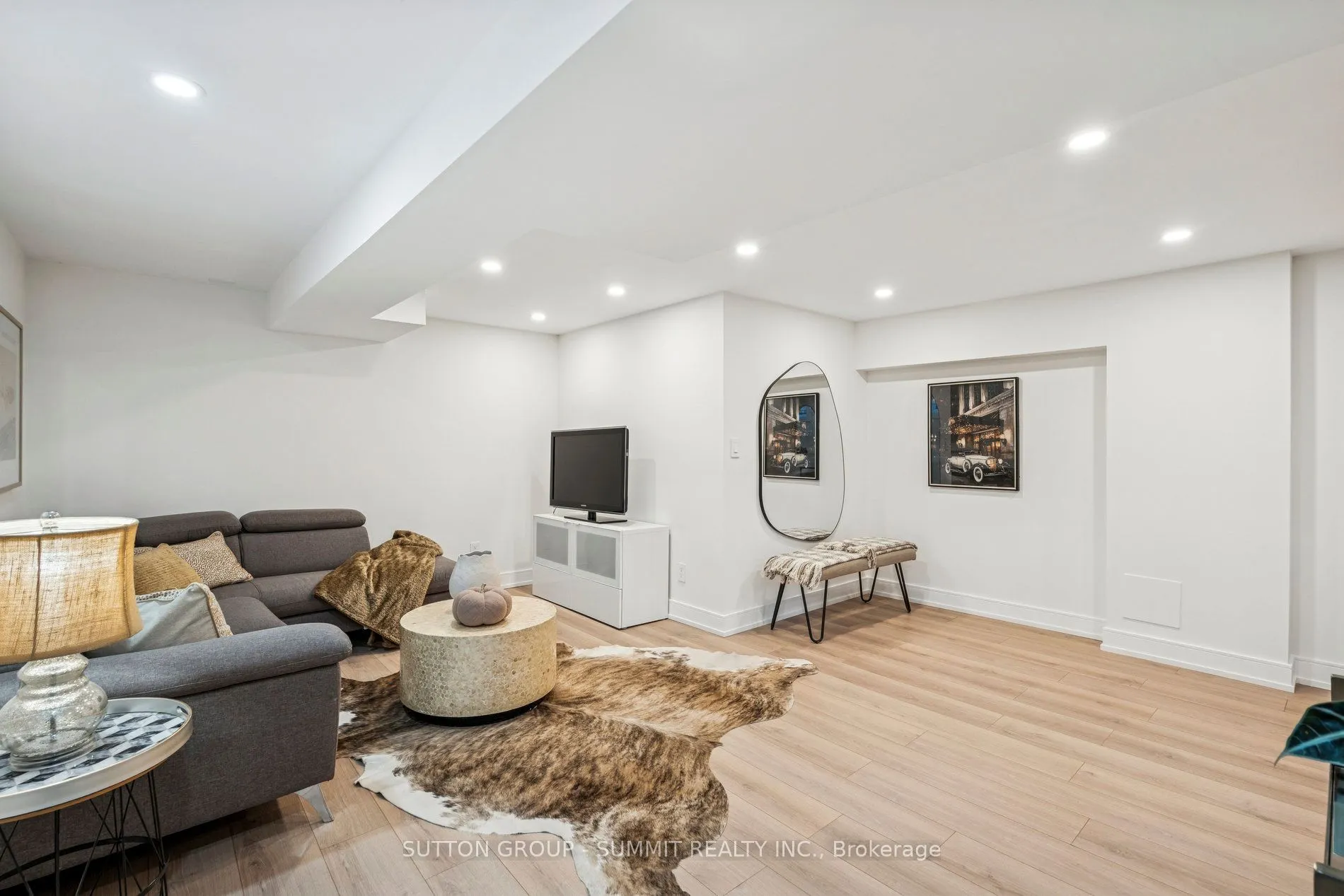 1688 Missenden Crescent