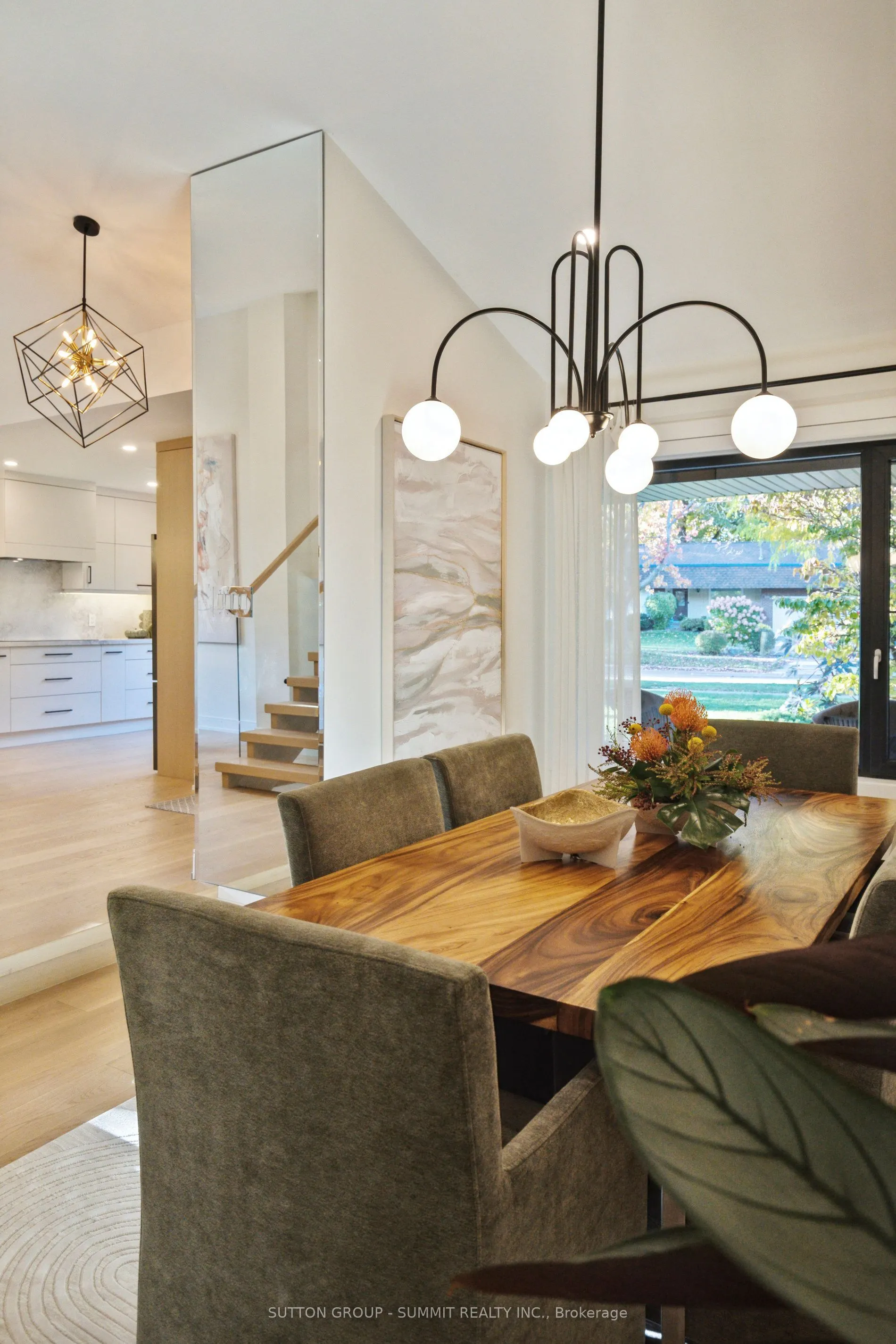 1688 Missenden Crescent