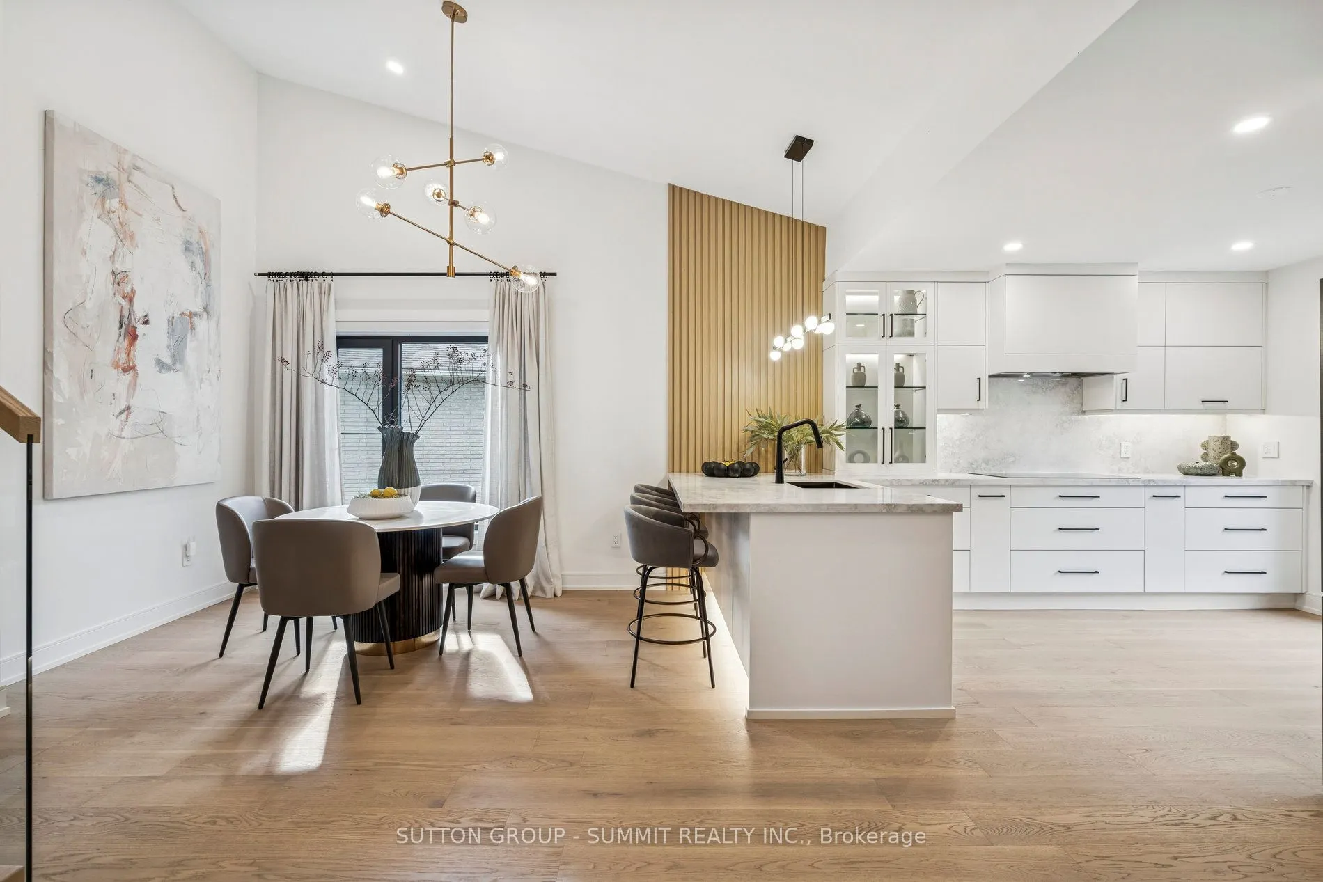 1688 Missenden Crescent