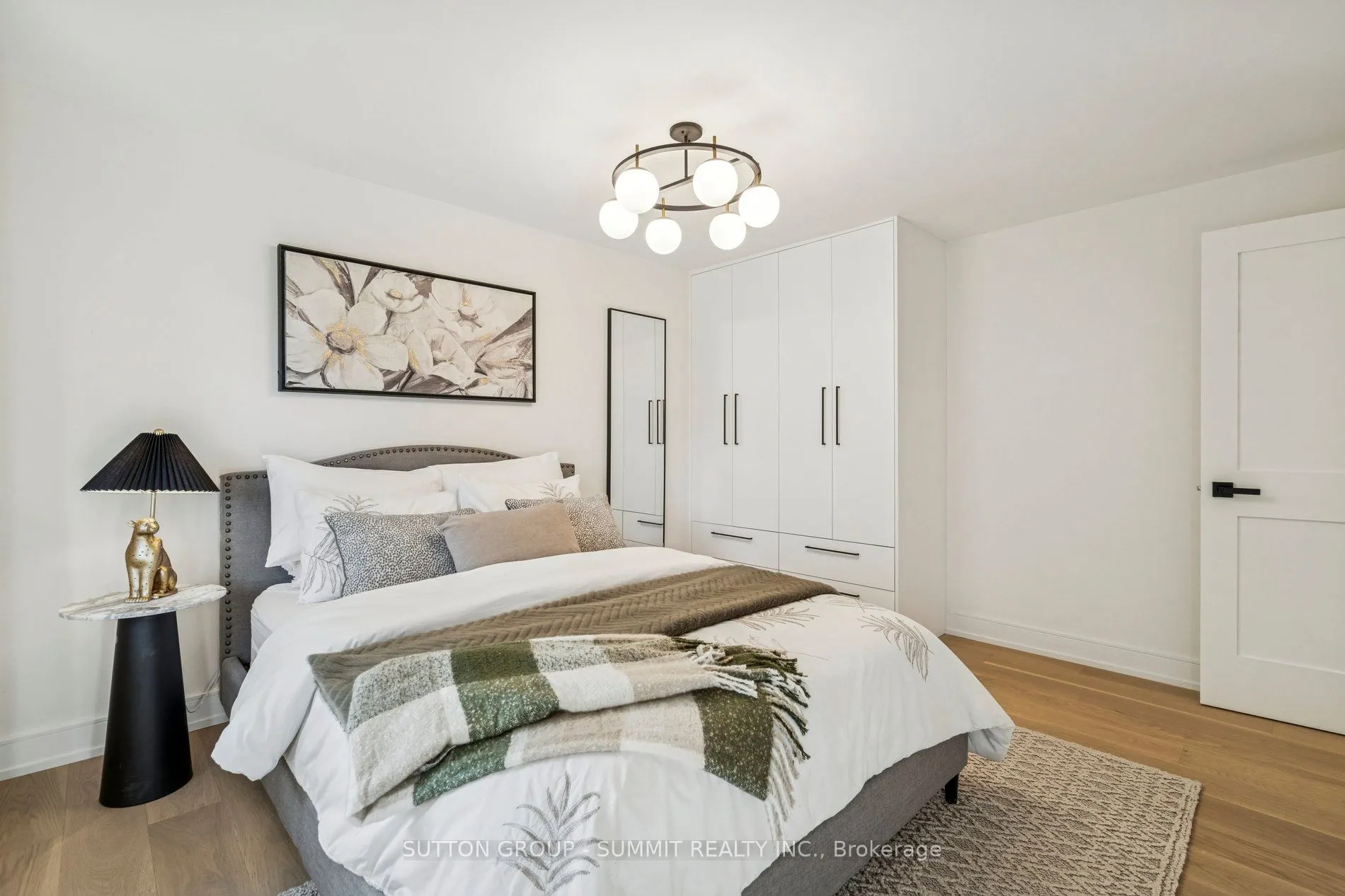 1688 Missenden Crescent