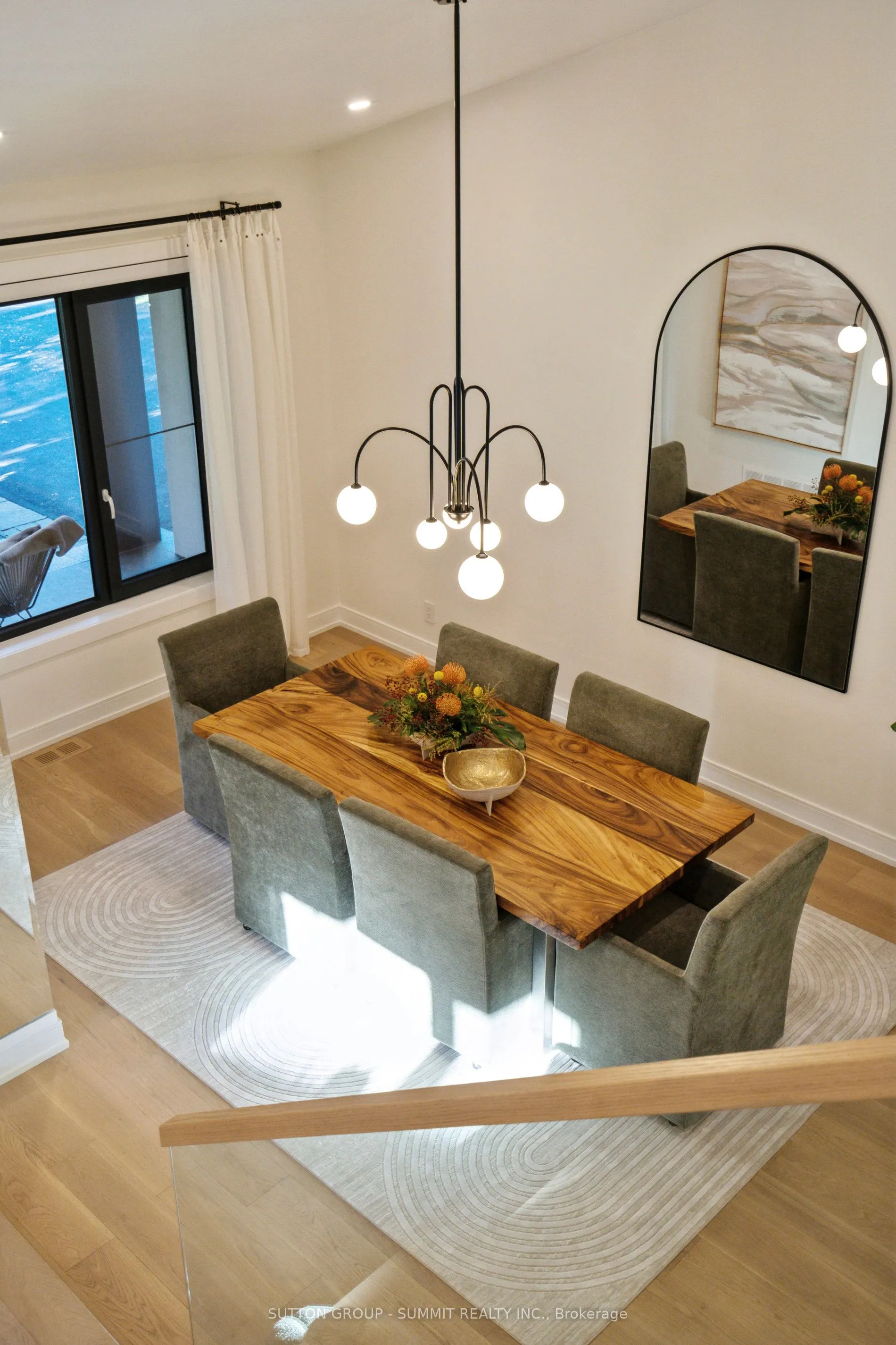 1688 Missenden Crescent