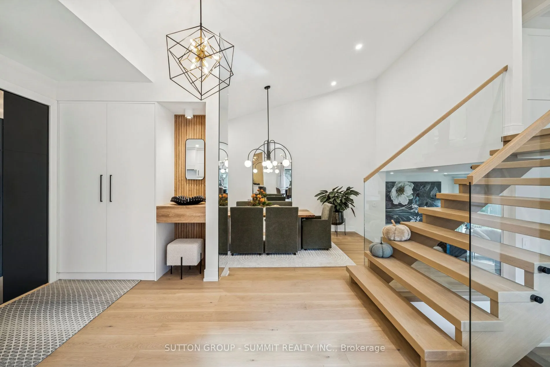 1688 Missenden Crescent