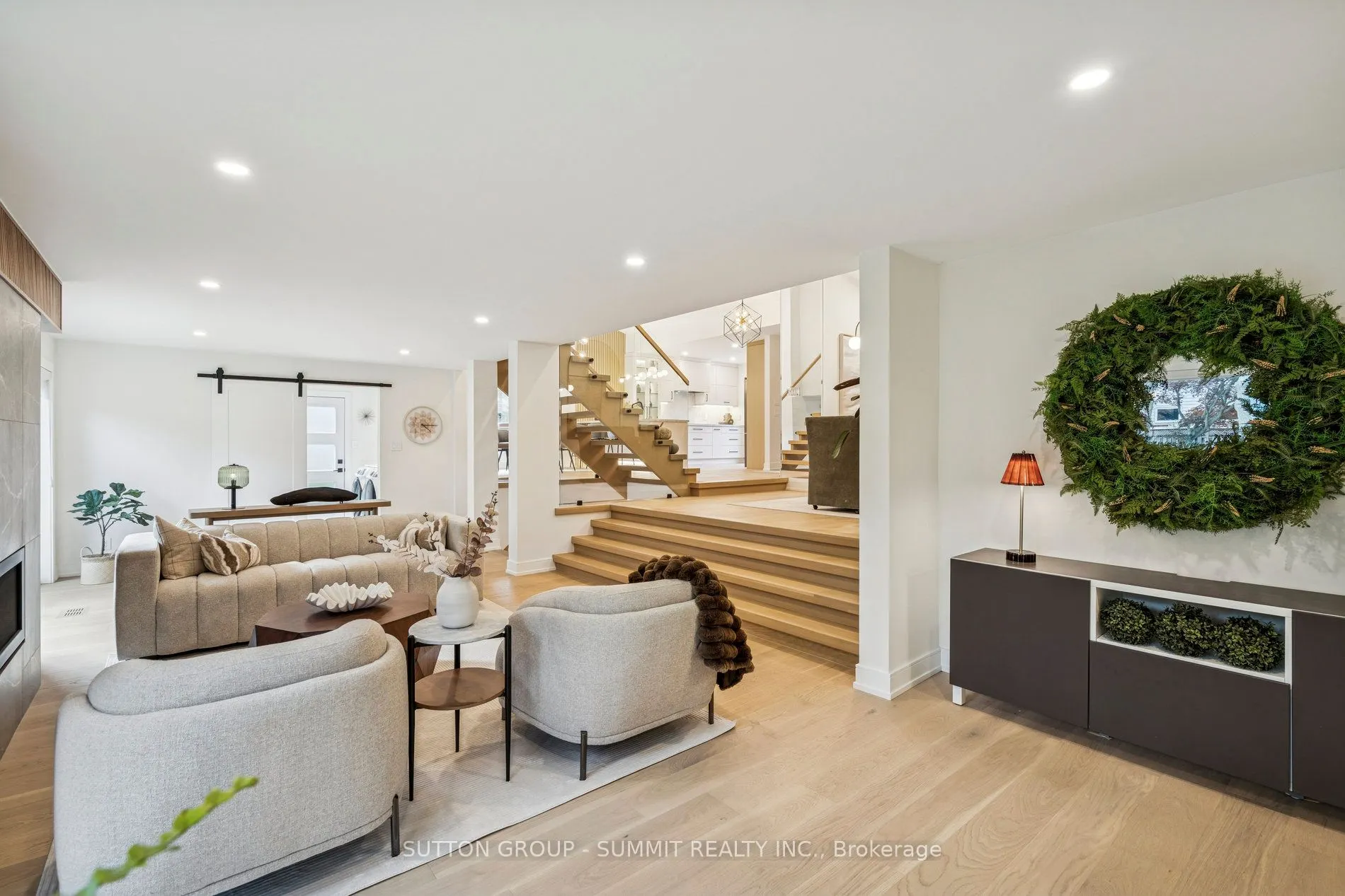 1688 Missenden Crescent