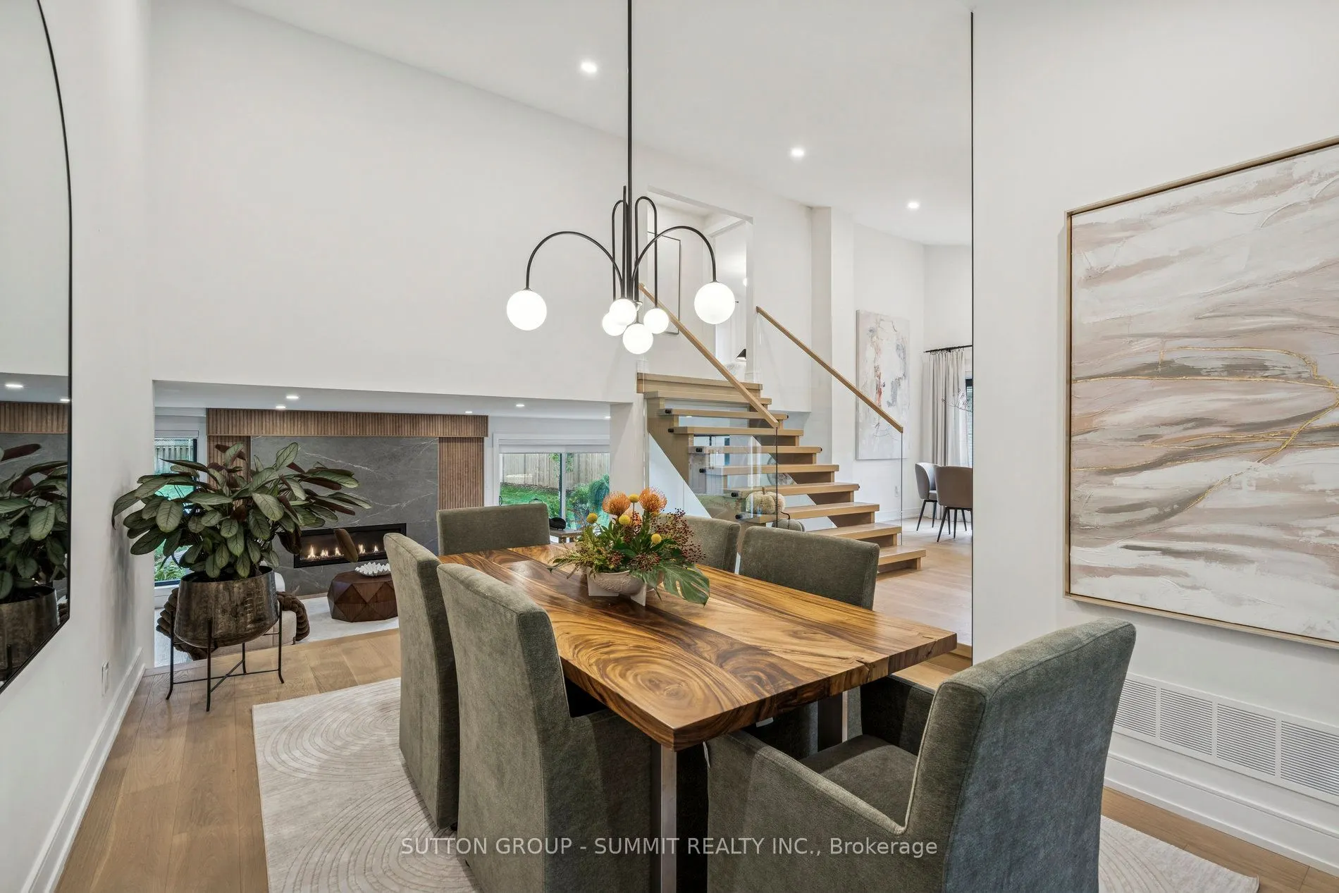 1688 Missenden Crescent