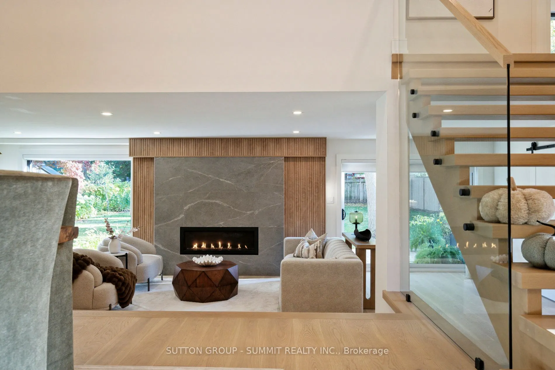 1688 Missenden Crescent