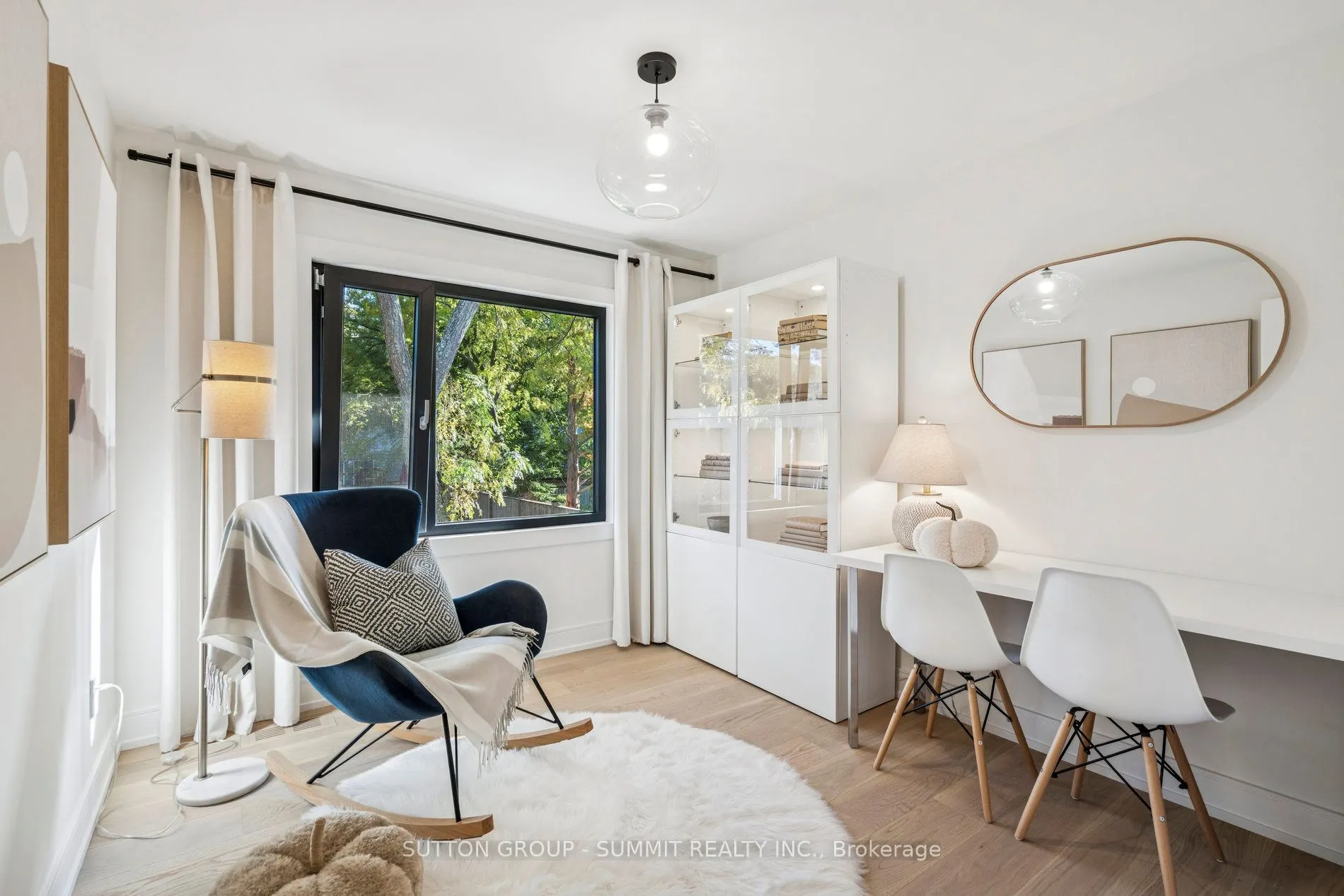 1688 Missenden Crescent