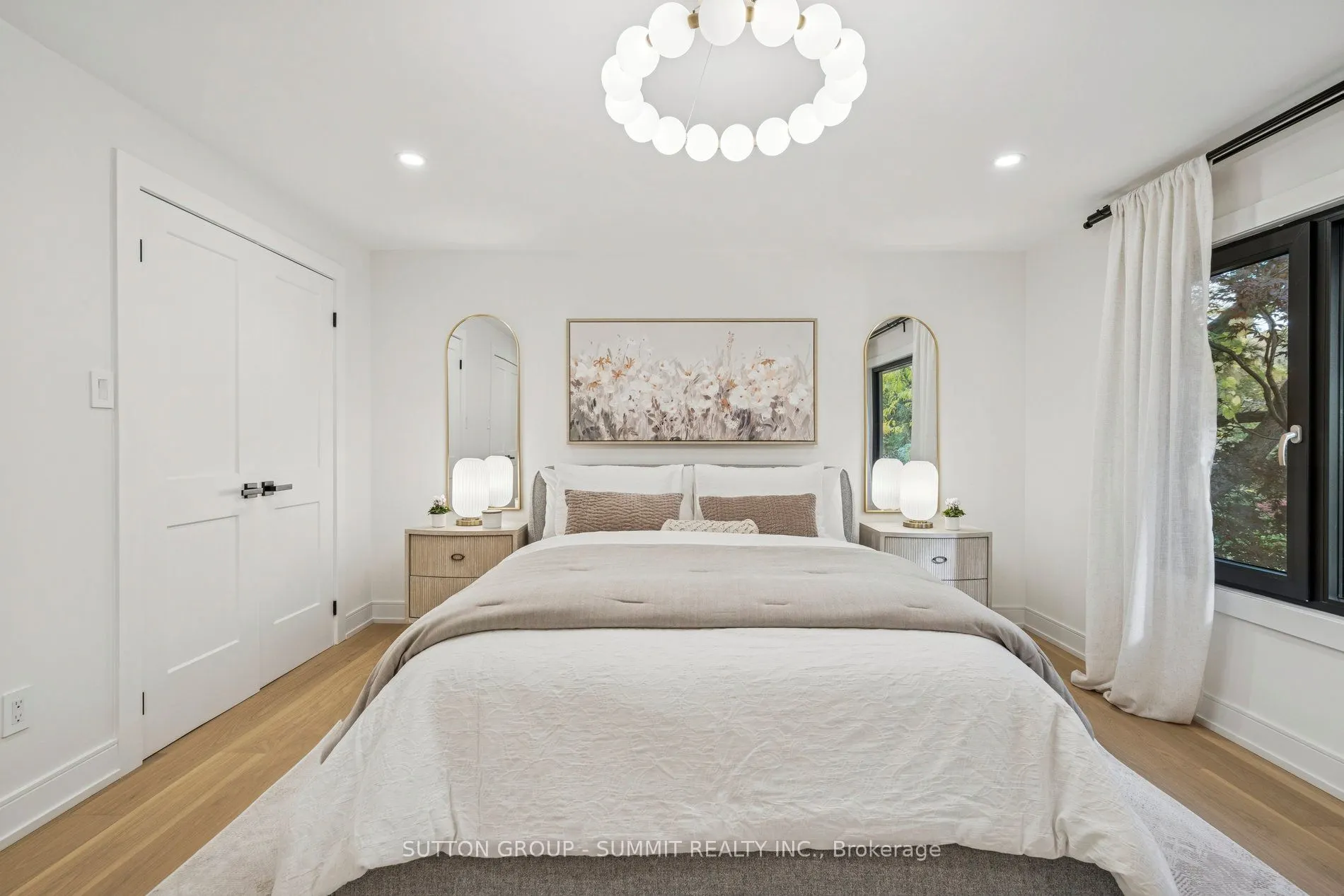 1688 Missenden Crescent