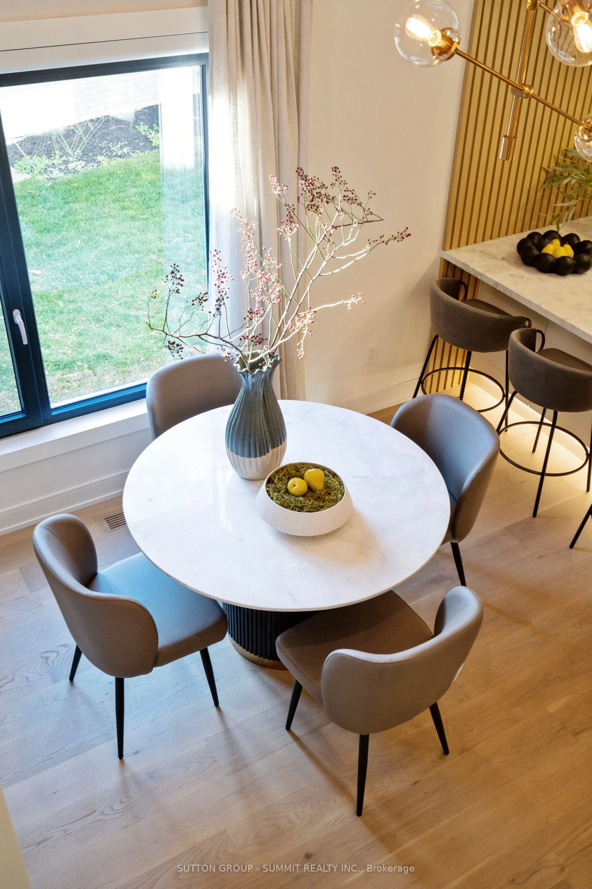 1688 Missenden Crescent