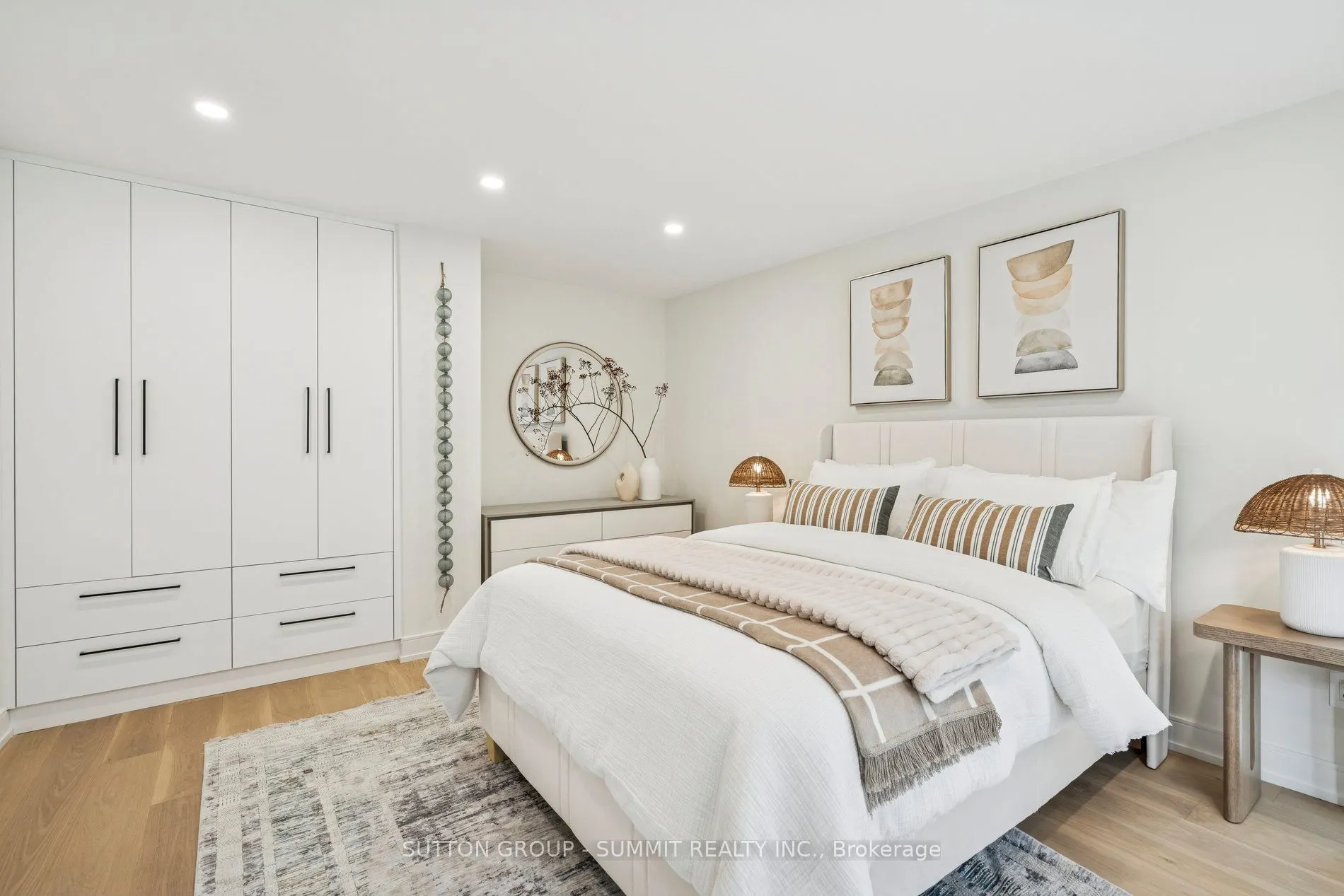 1688 Missenden Crescent