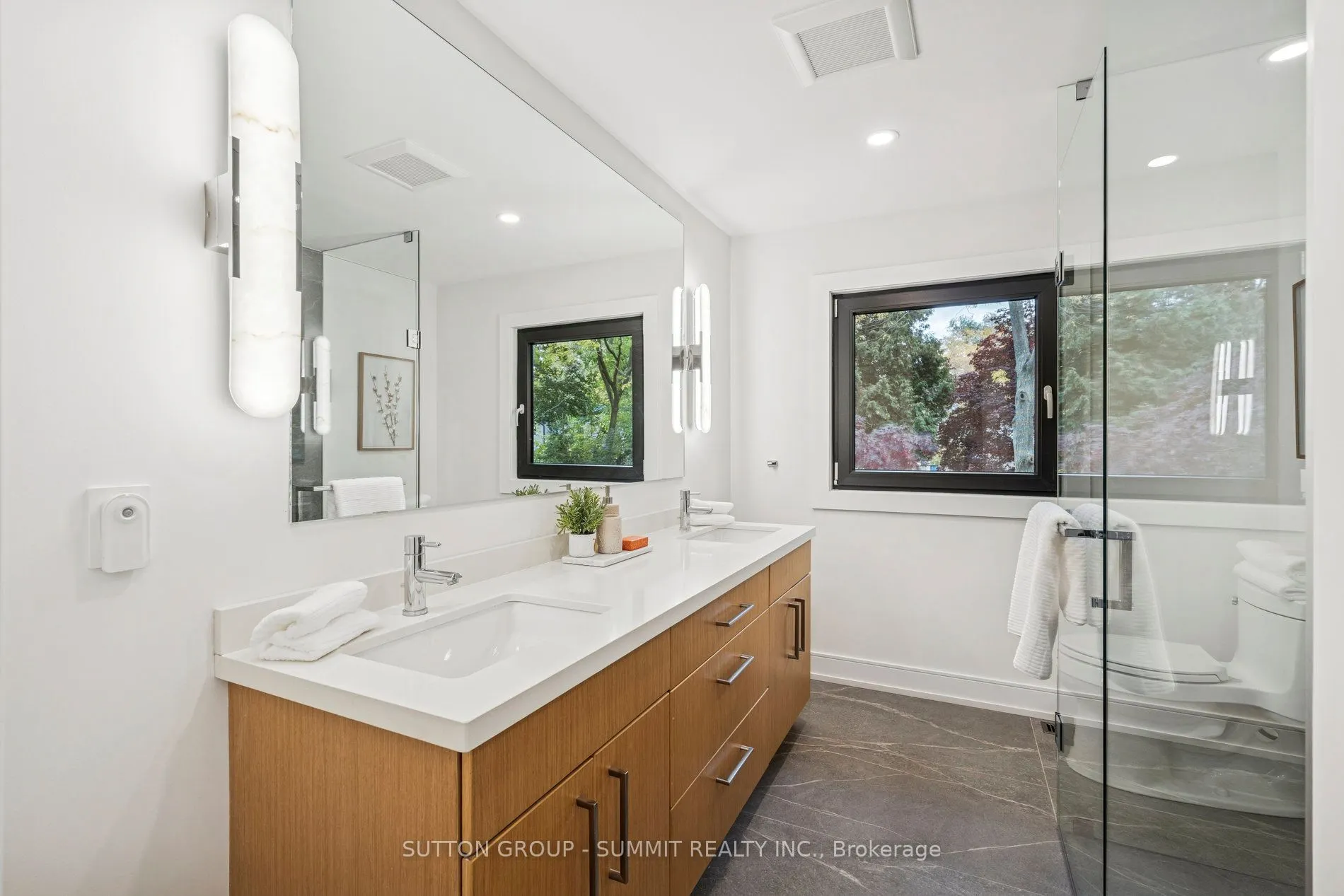 1688 Missenden Crescent