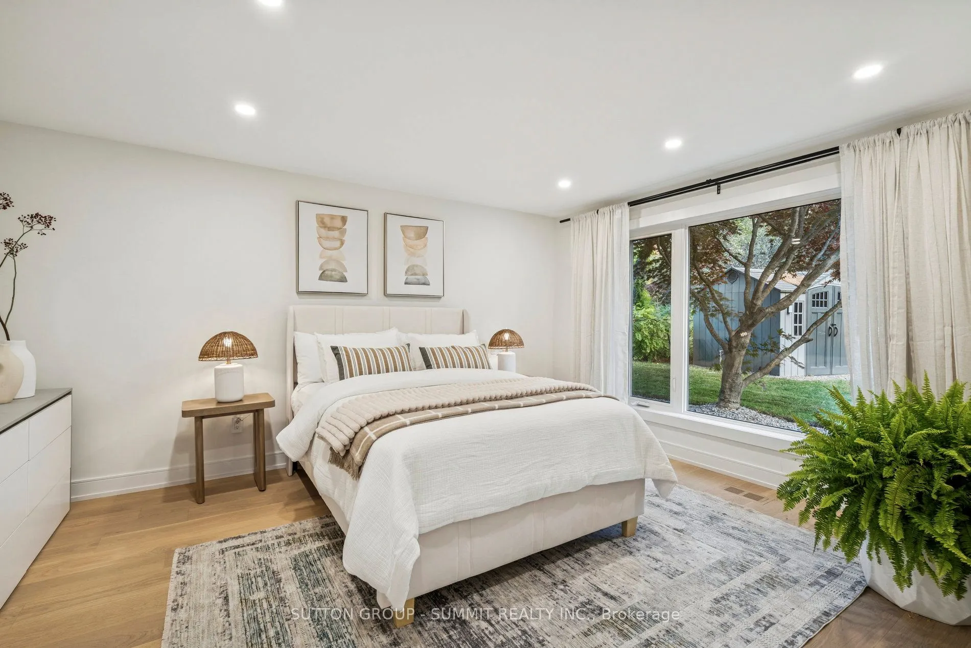 1688 Missenden Crescent