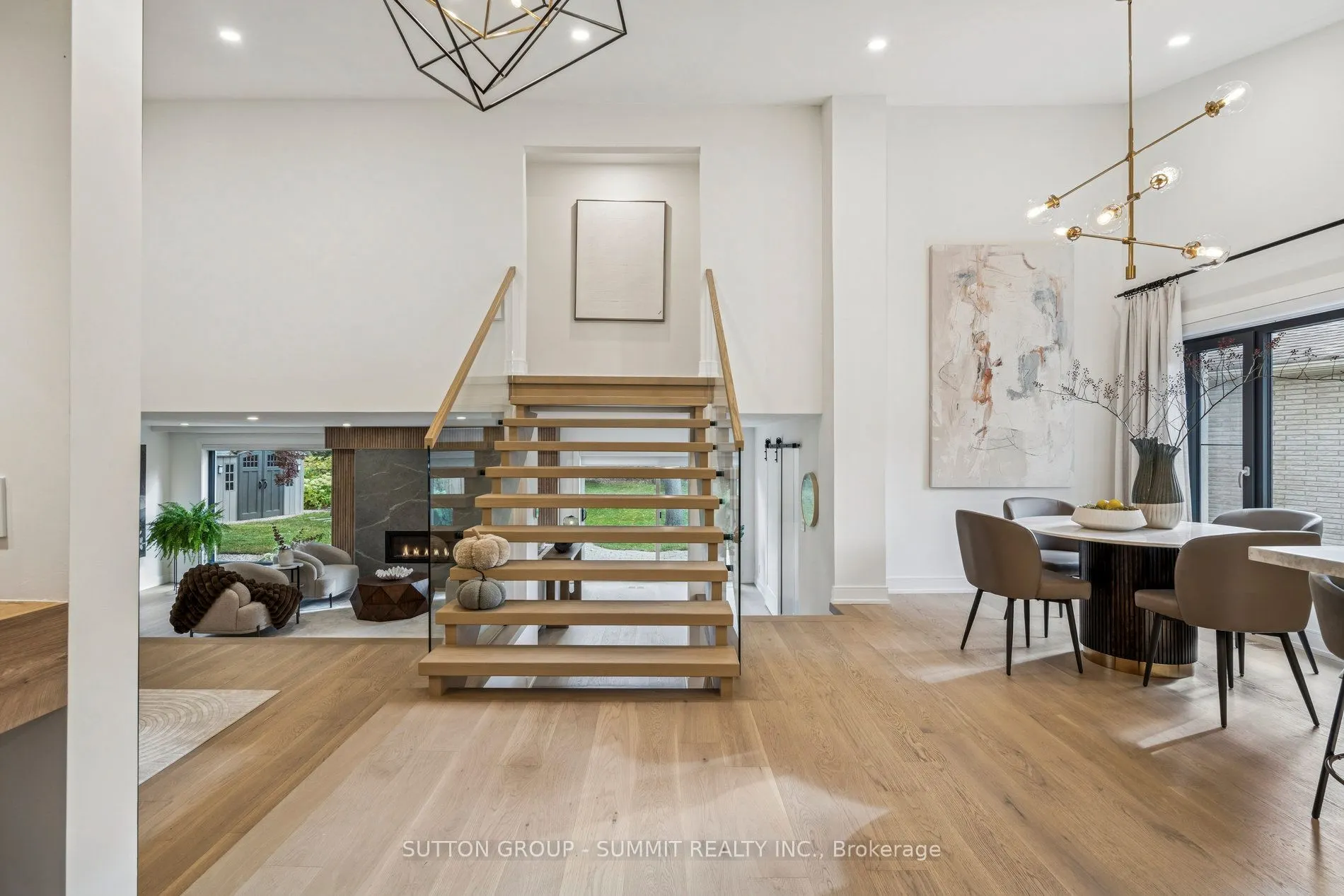 1688 Missenden Crescent