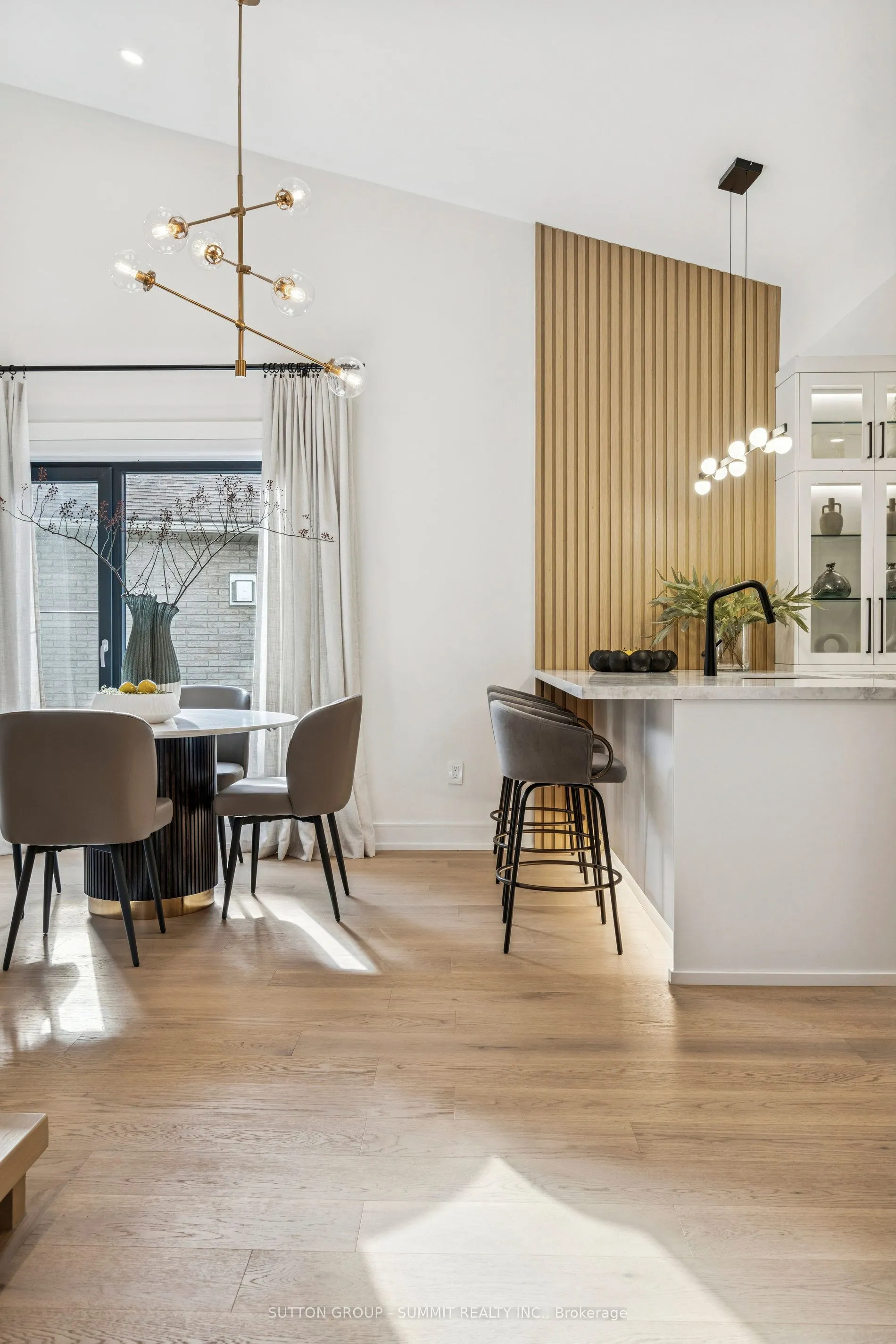 1688 Missenden Crescent