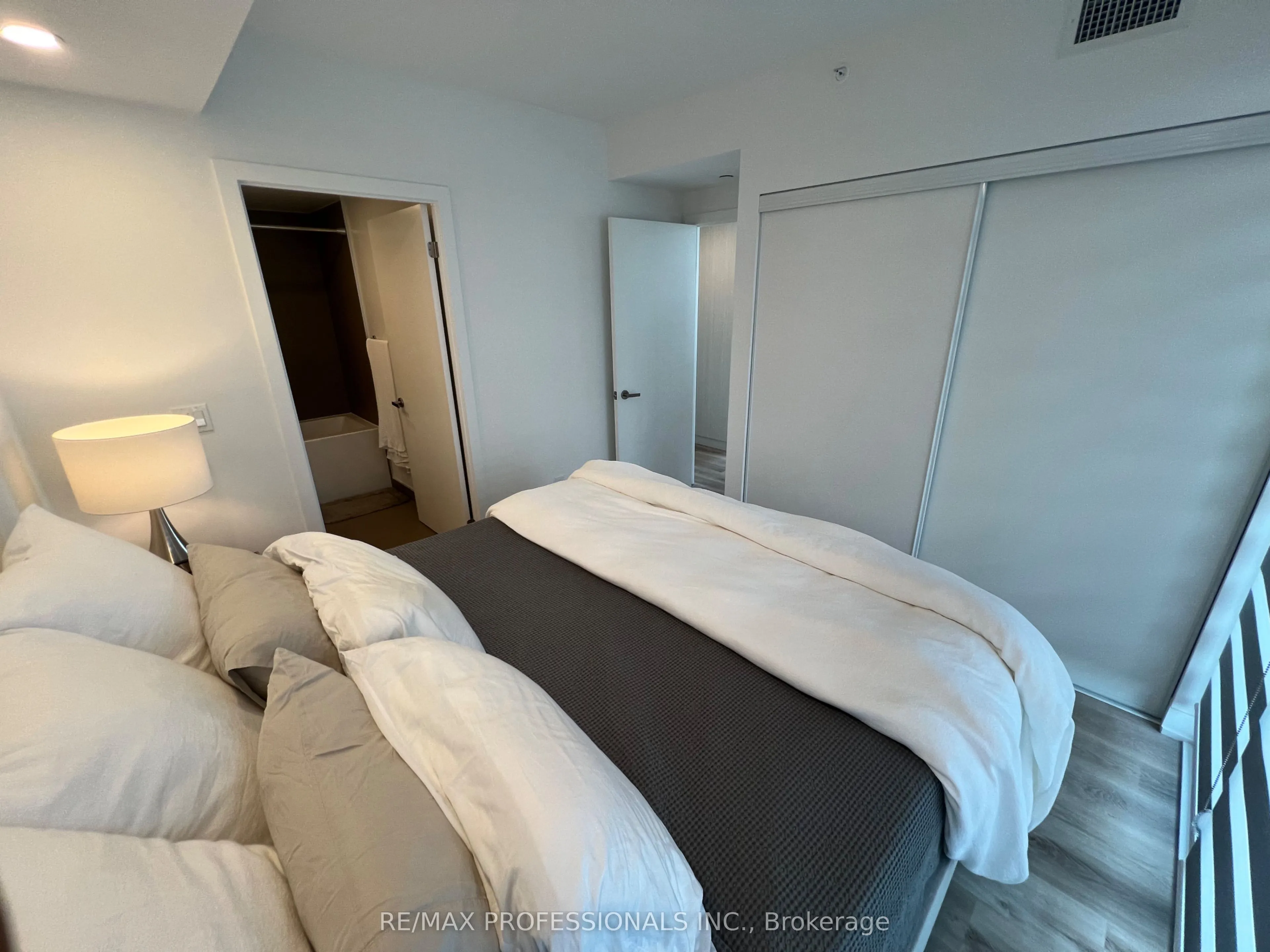 370 Martha Street, #802