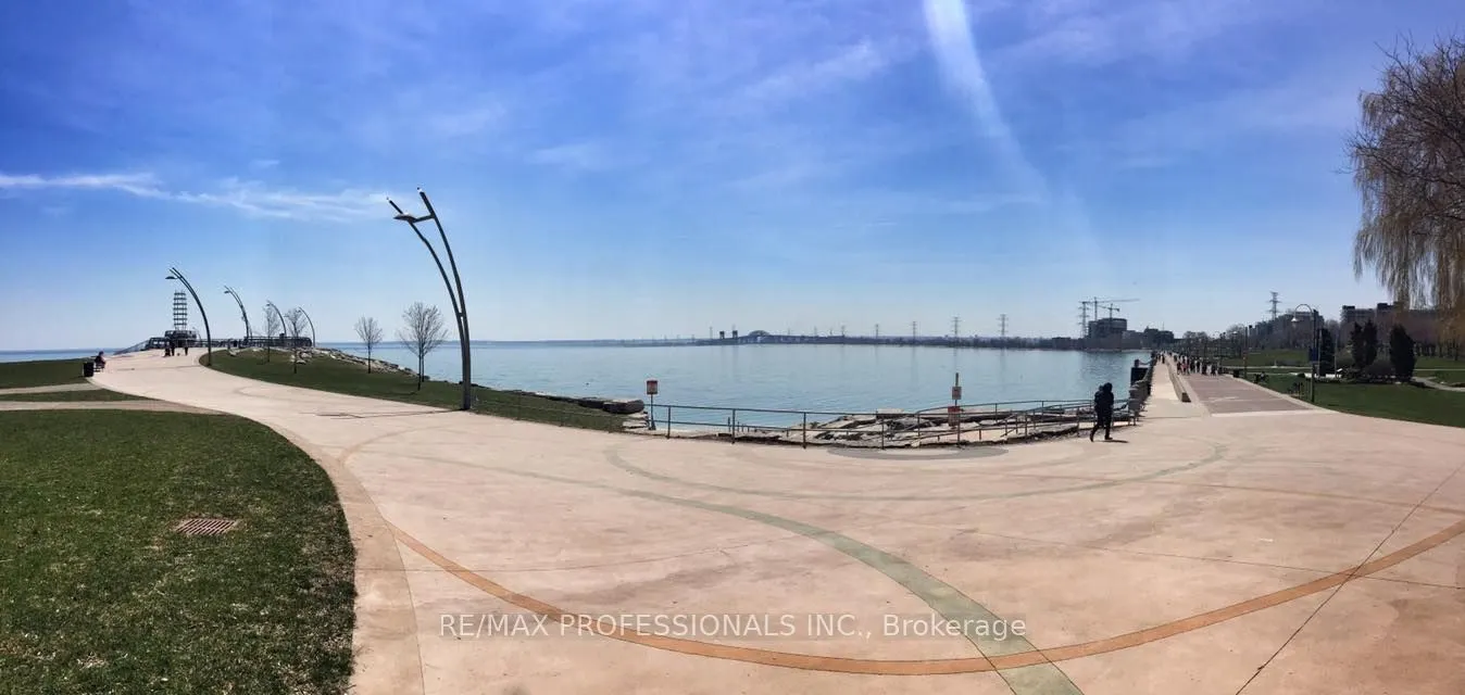 370 Martha Street, #802