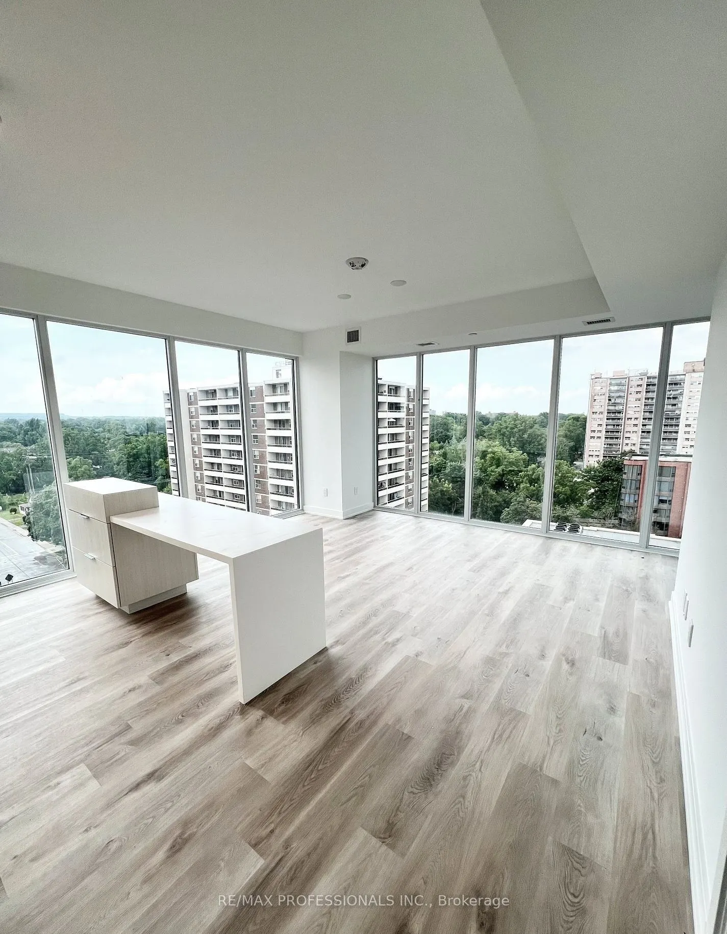 370 Martha Street, #802