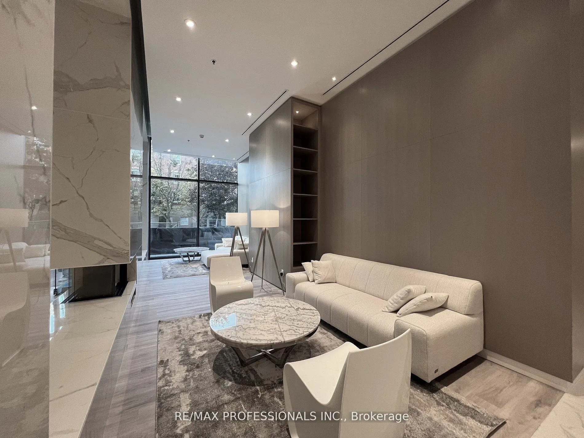 370 Martha Street, #802