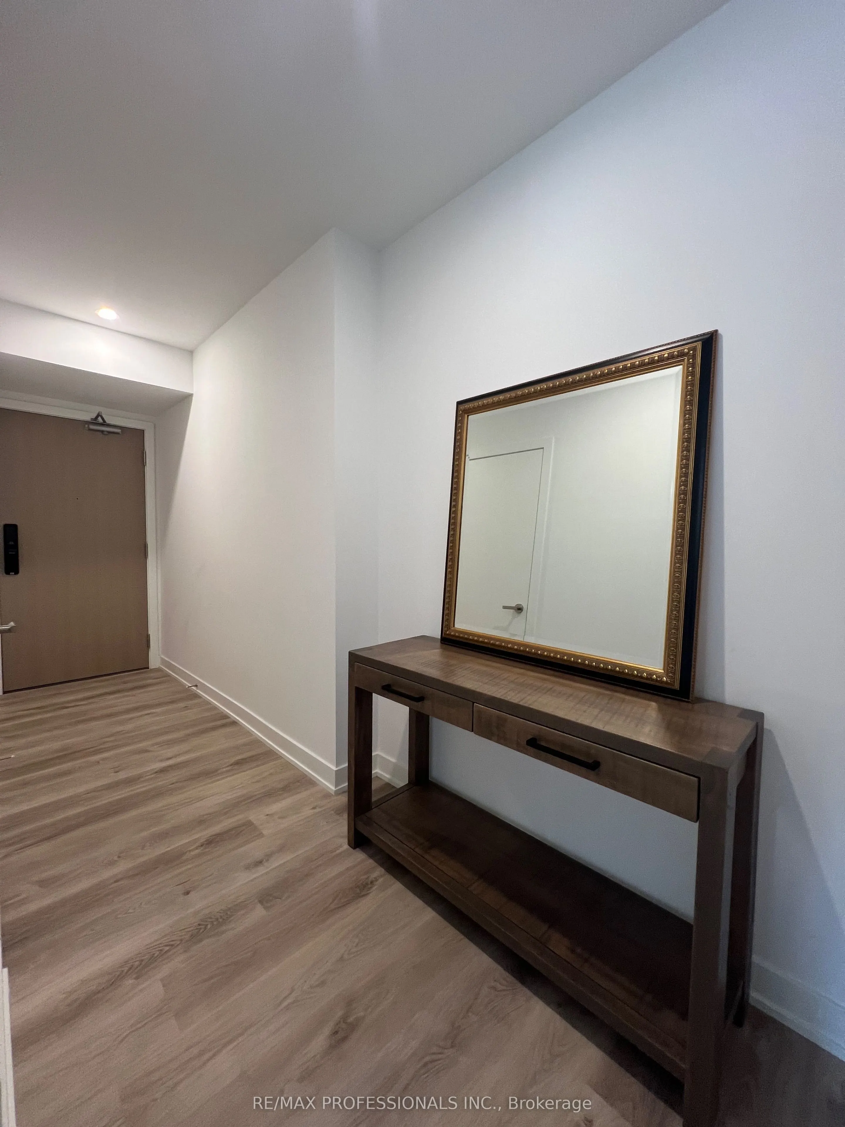 370 Martha Street, #802