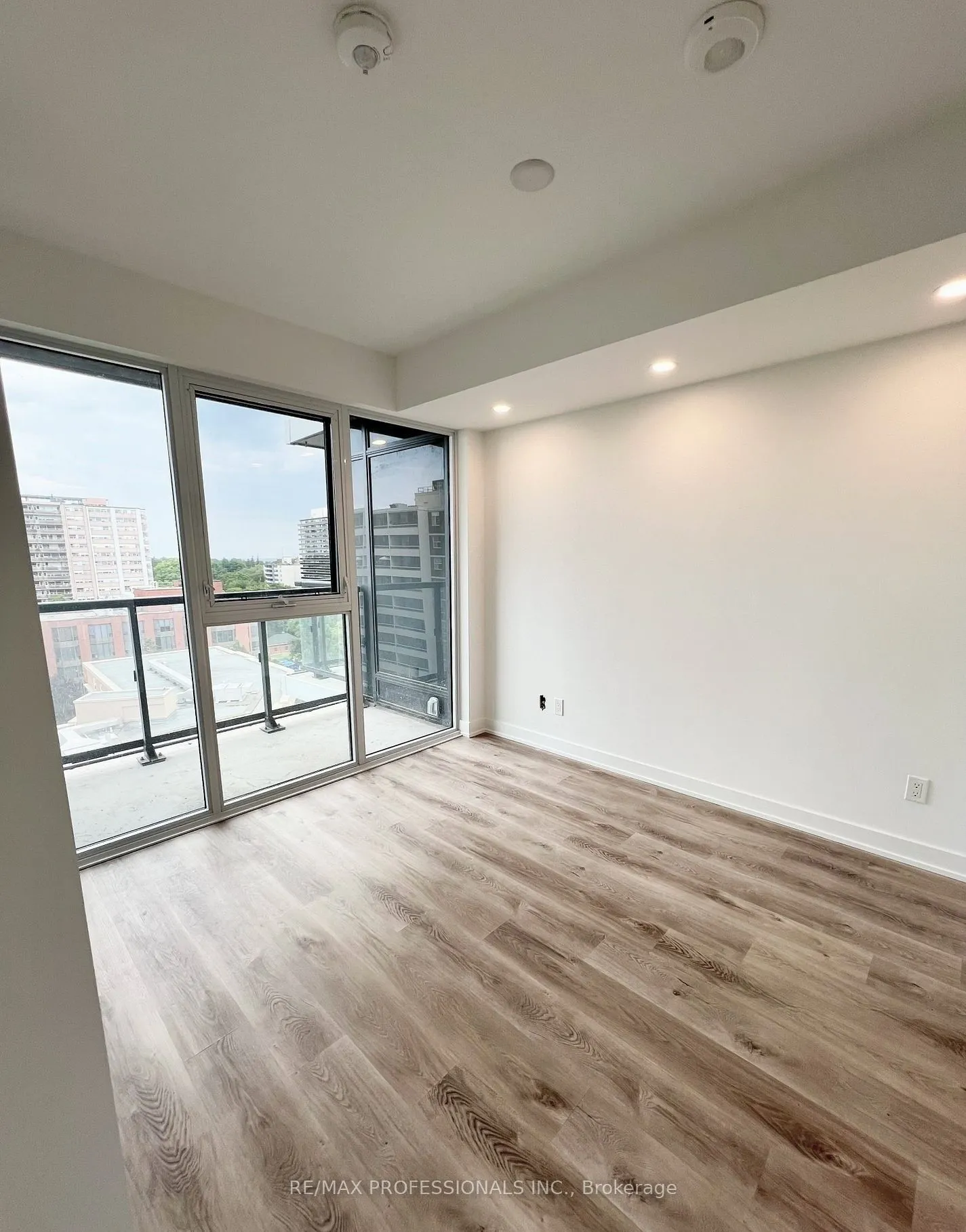 370 Martha Street, #802