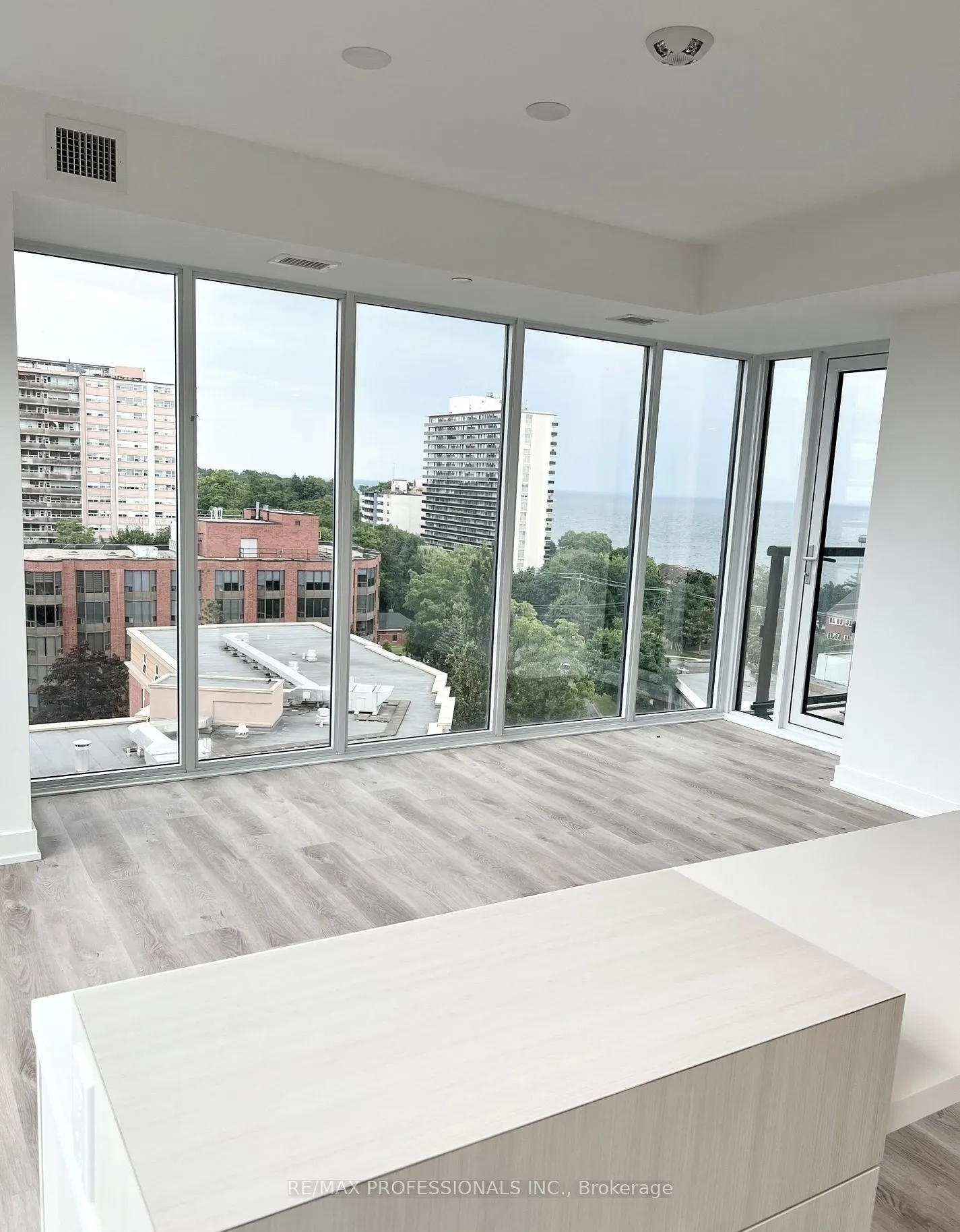 370 Martha Street, #802