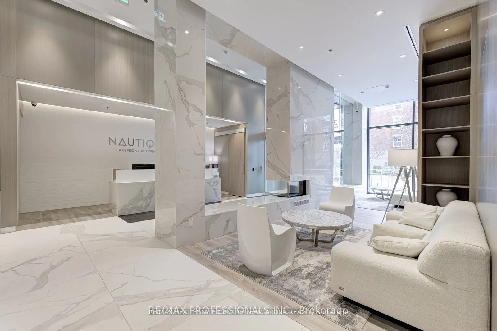 370 Martha Street, #802