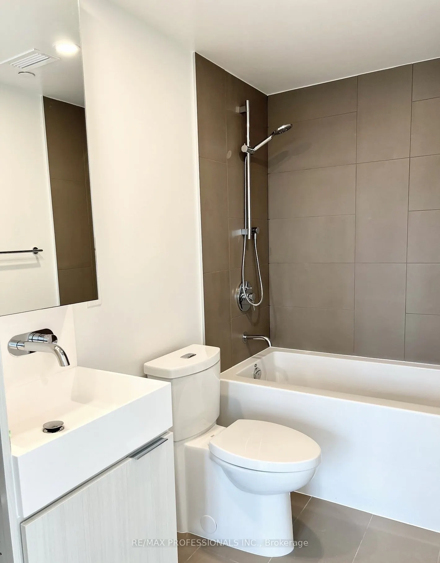 370 Martha Street, #802