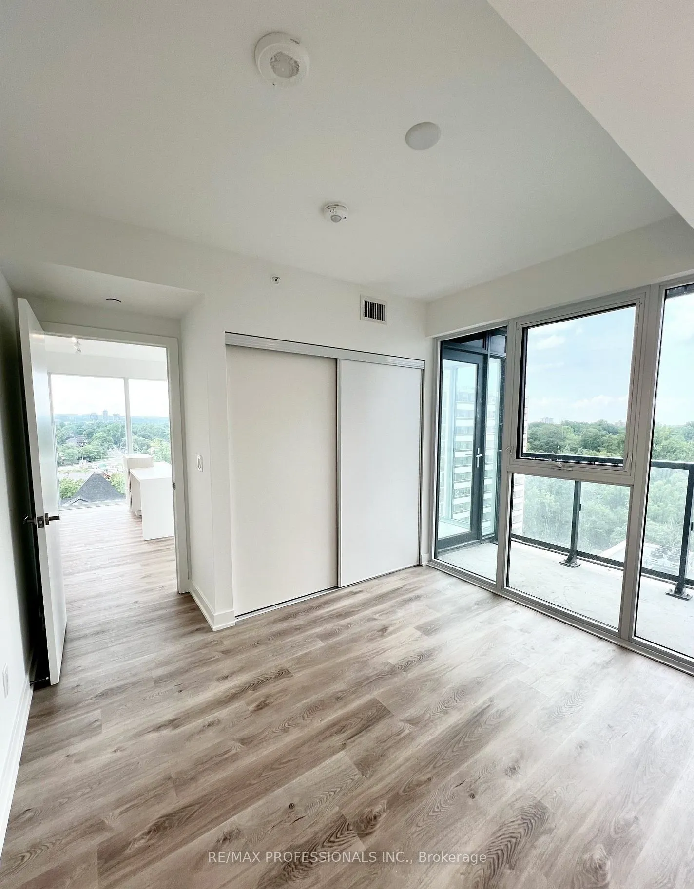 370 Martha Street, #802