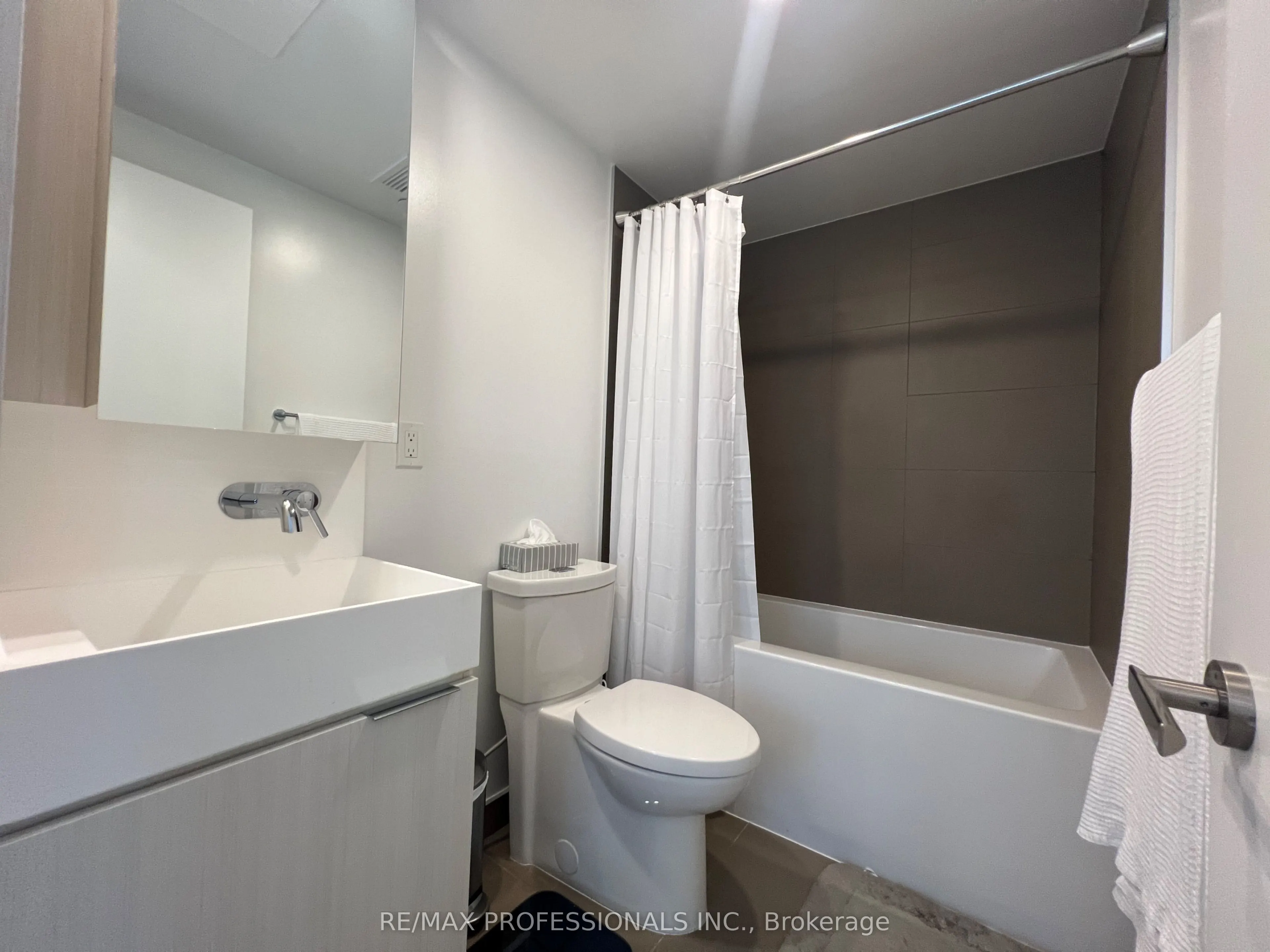 370 Martha Street, #802