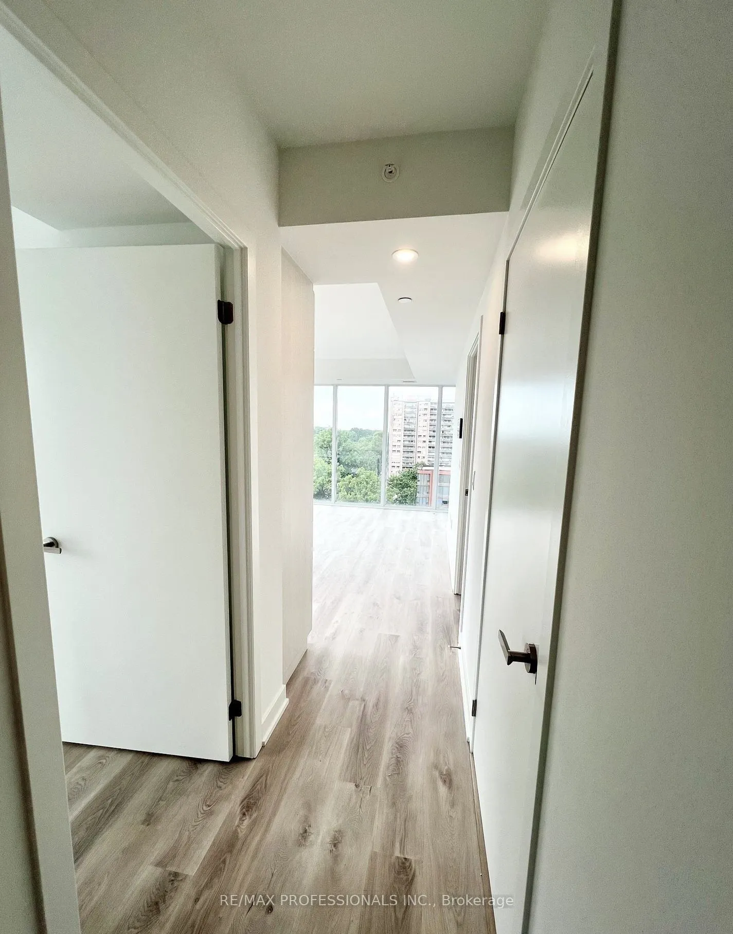 370 Martha Street, #802