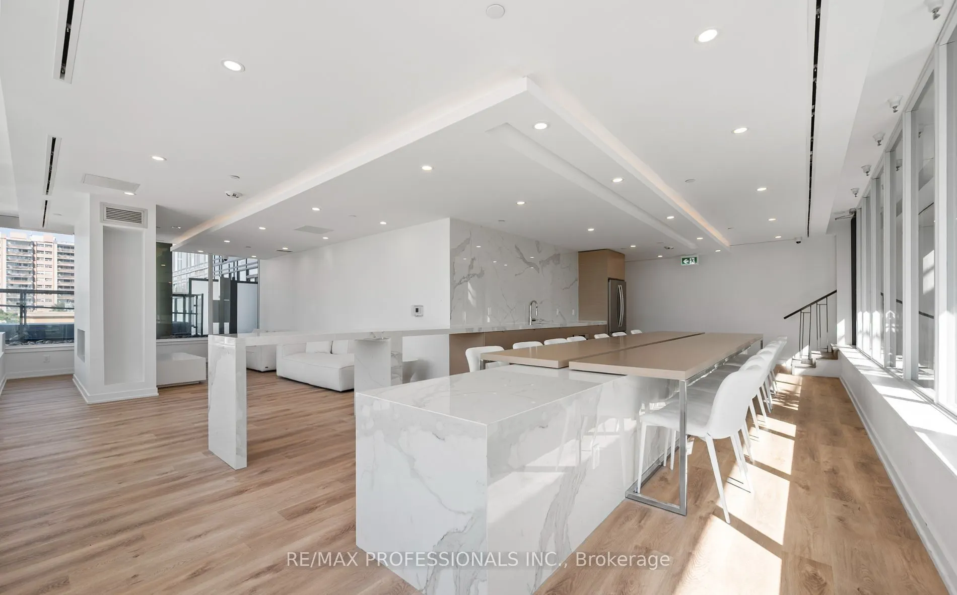 370 Martha Street, #802