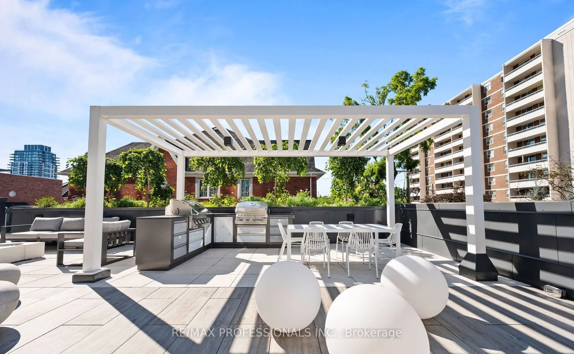 370 Martha Street, #802