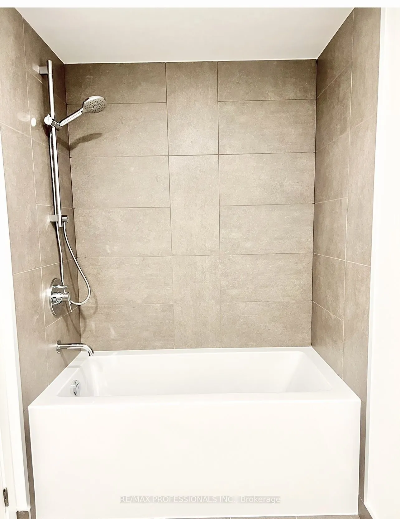 370 Martha Street, #802