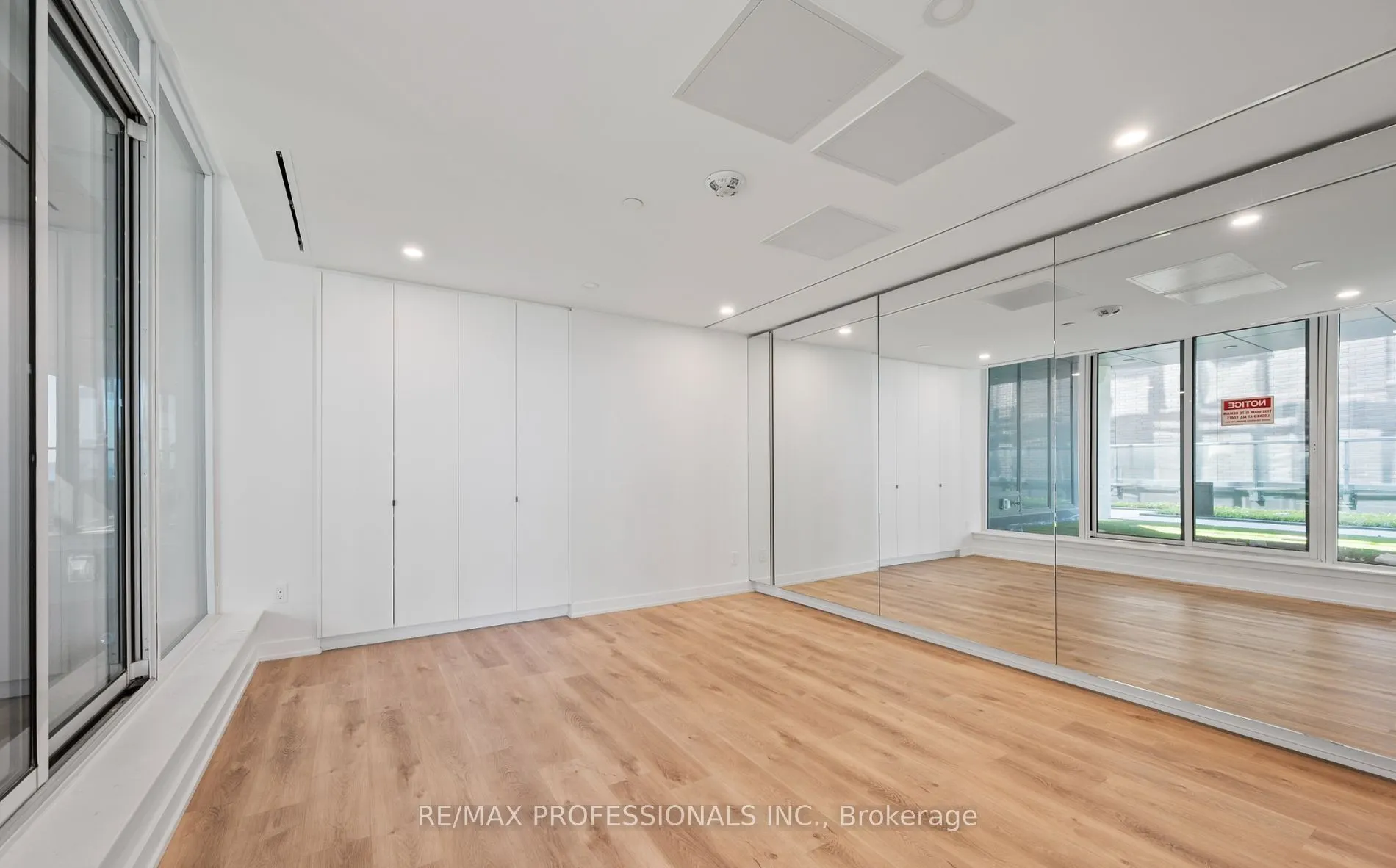 370 Martha Street, #802