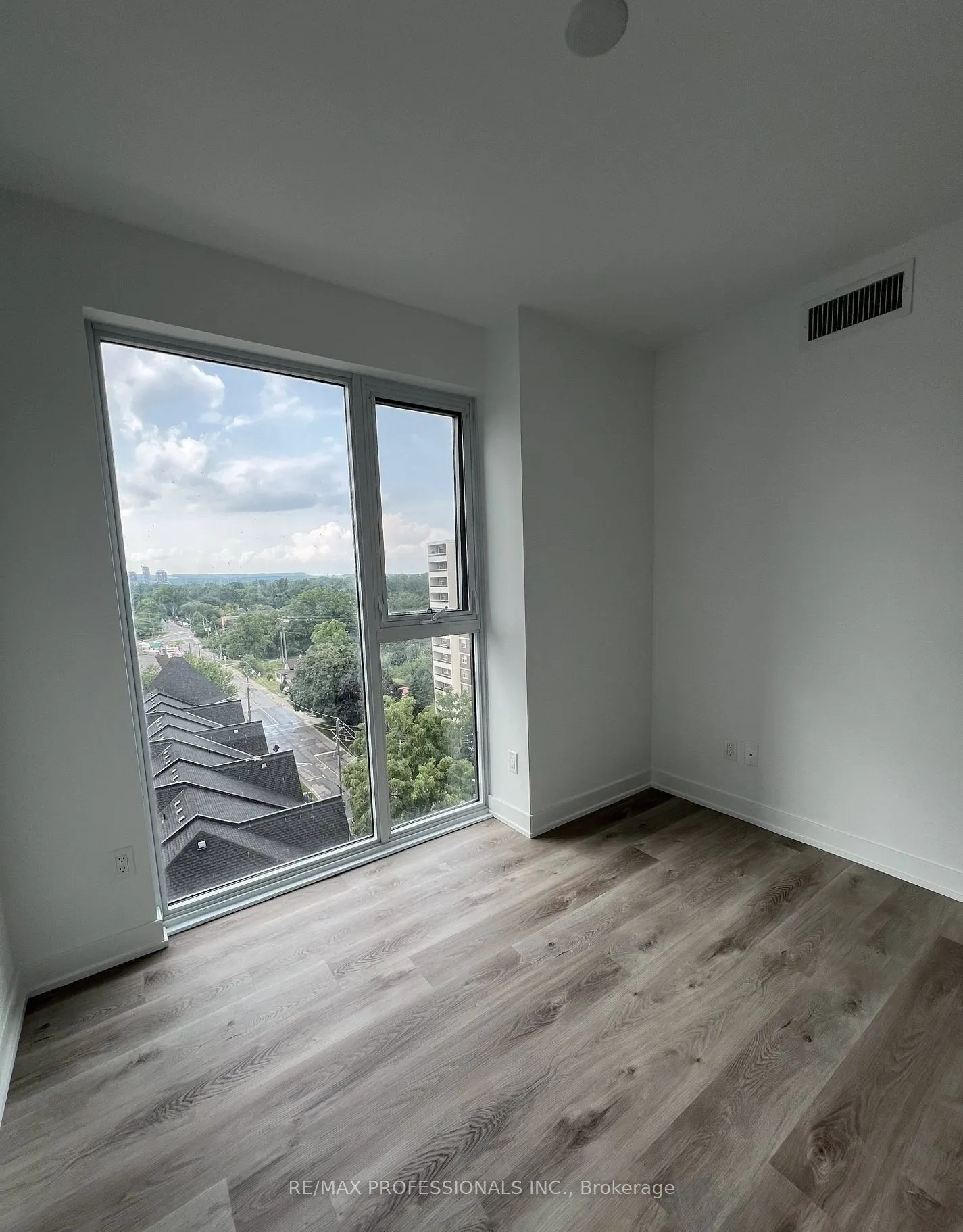 370 Martha Street, #802