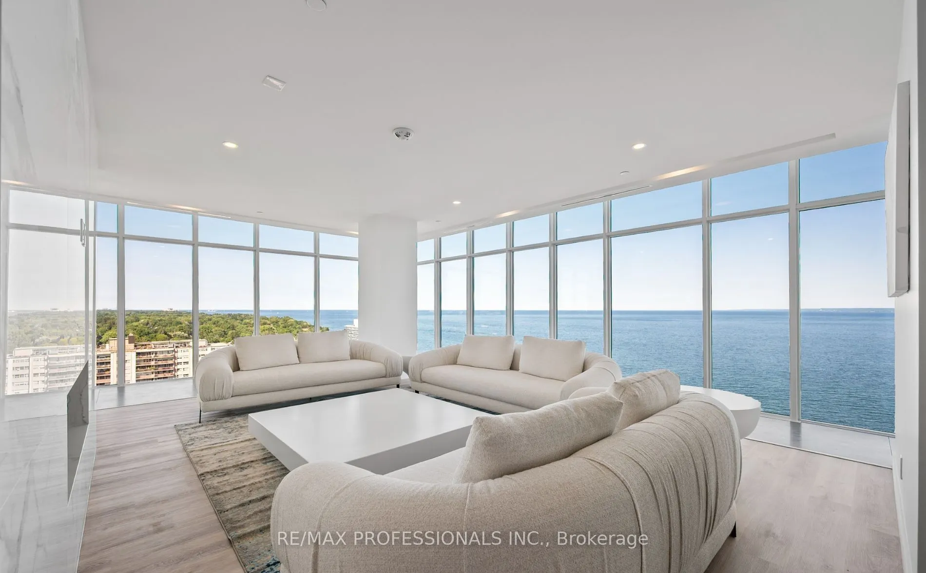 370 Martha Street, #802