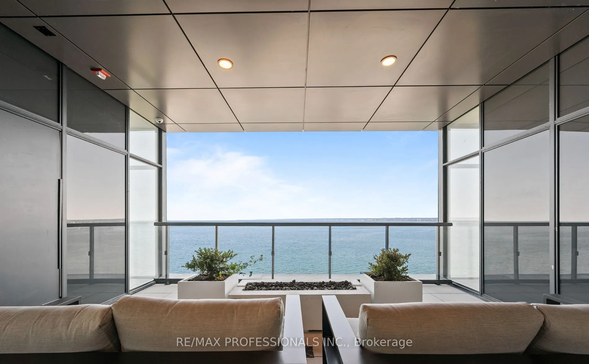 370 Martha Street, #802