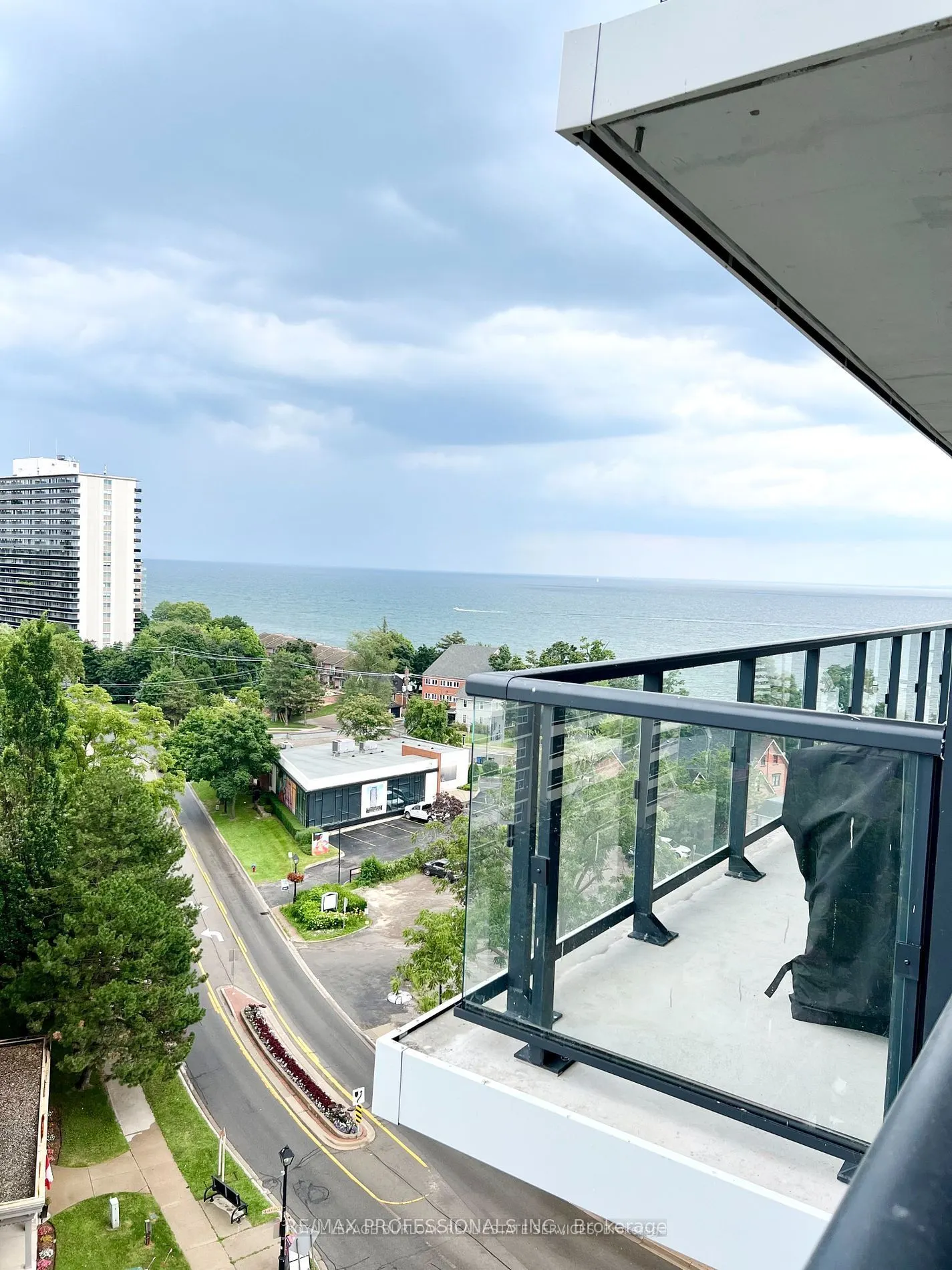 370 Martha Street, #802