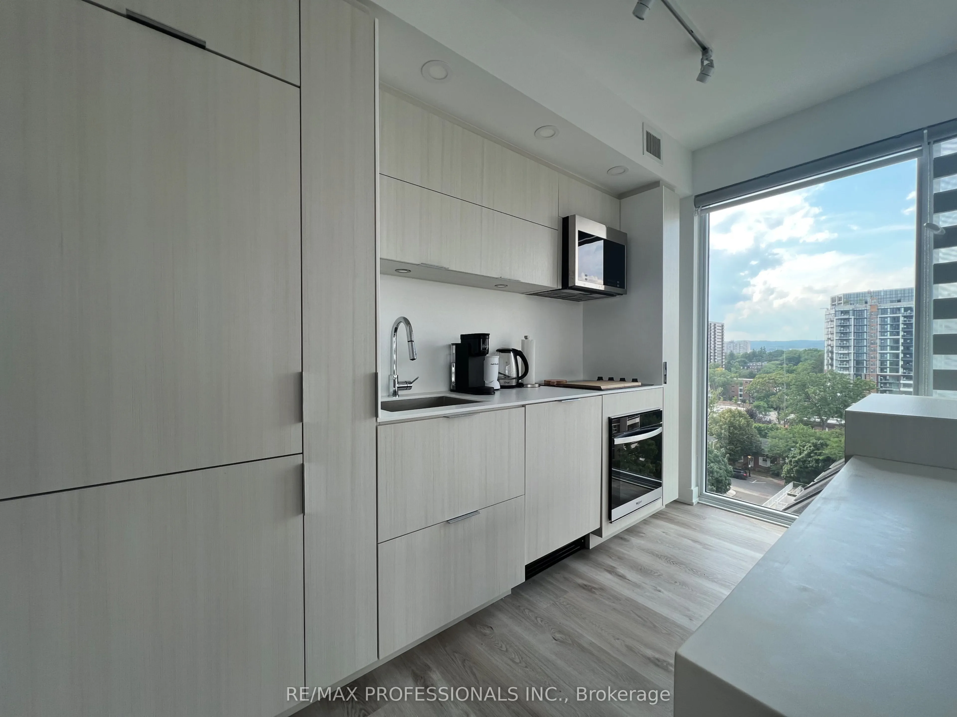 370 Martha Street, #802